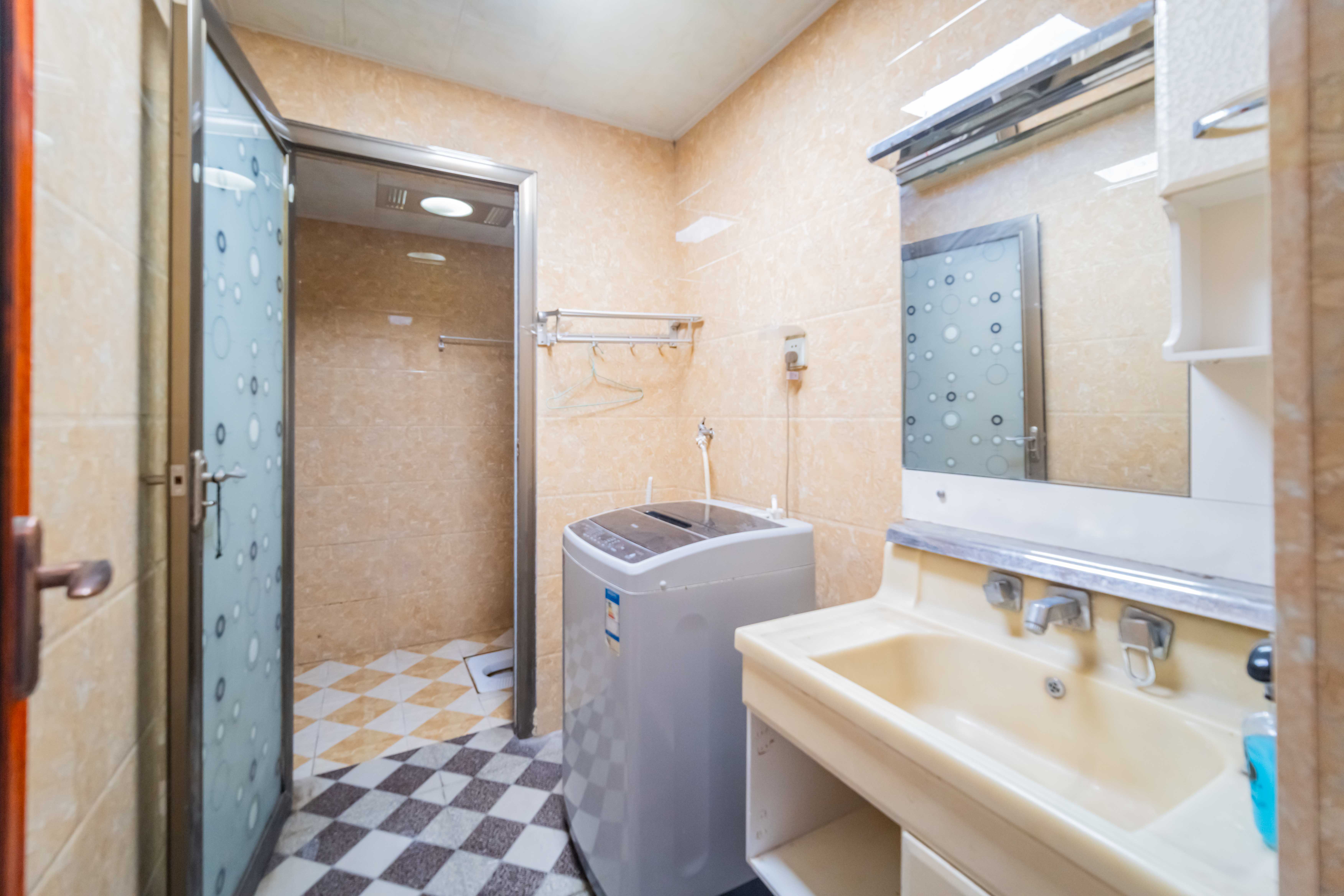 兴旺正佳广场(金石雅苑) 3室1厅1卫 82.0万 兴旺正佳广场(金石雅苑) 3室1厅1卫 82.0万卫生间