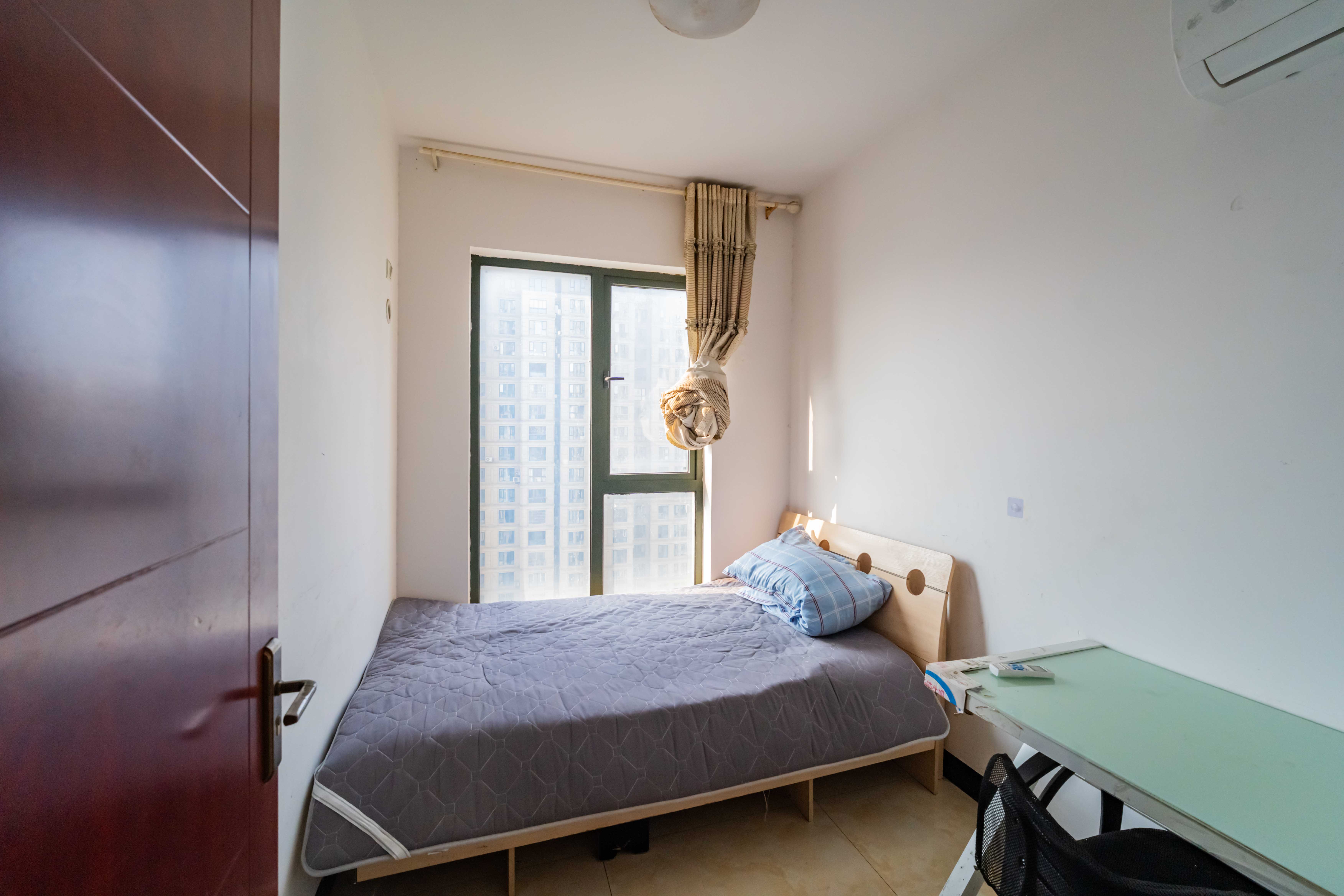 兴旺正佳广场(金石雅苑) 3室1厅1卫 82.0万 兴旺正佳广场(金石雅苑) 3室1厅1卫 82.0万卧室