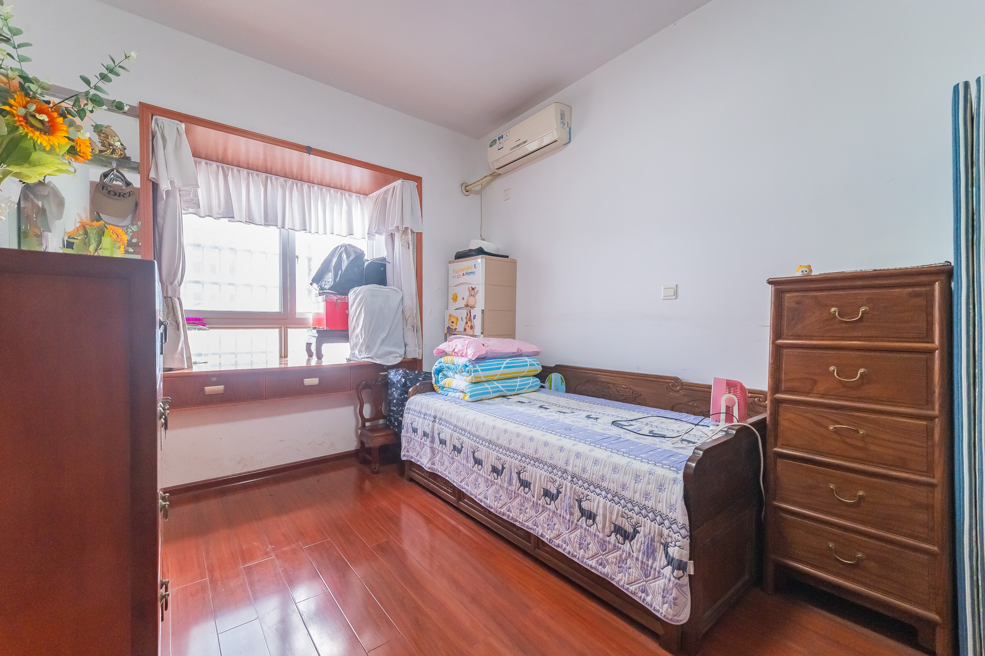 开源鑫景  3室2厅2卫    83.0万卧室