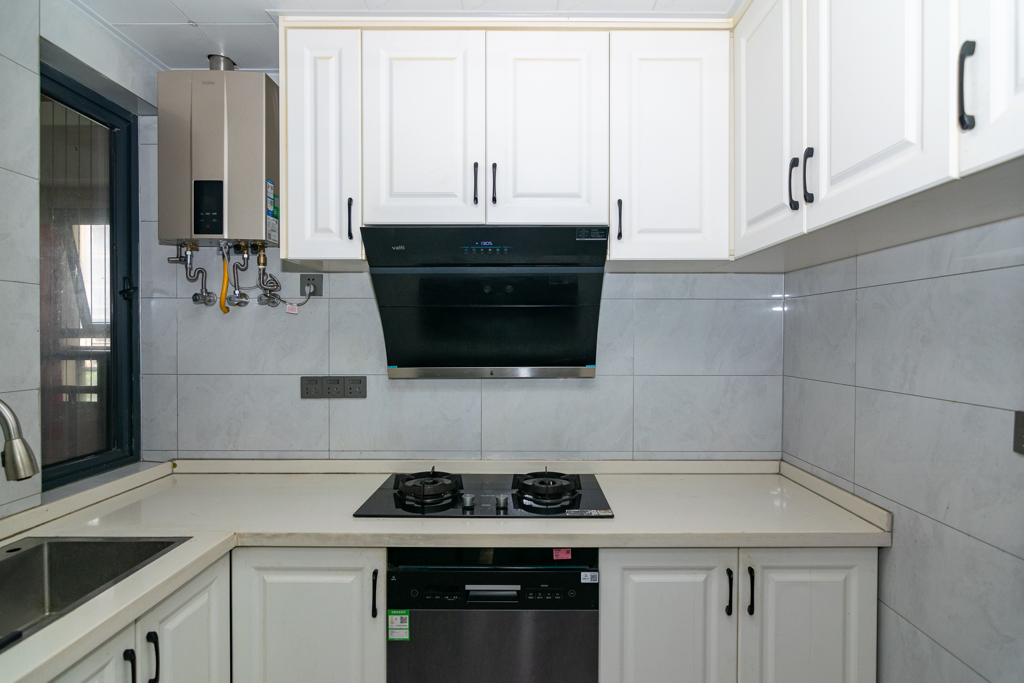 澳海谷山府 4室2厅2卫 103.8万 澳海谷山府 4室2厅2卫 103.8万厨房