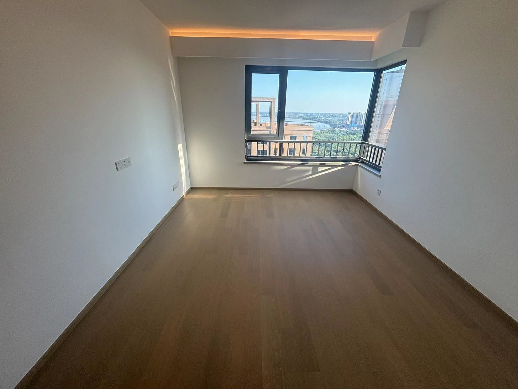 晋合湘水湾六期  3室2厅2卫    102.0万 晋合湘水湾六期  3室2厅2卫    102.0万室内图