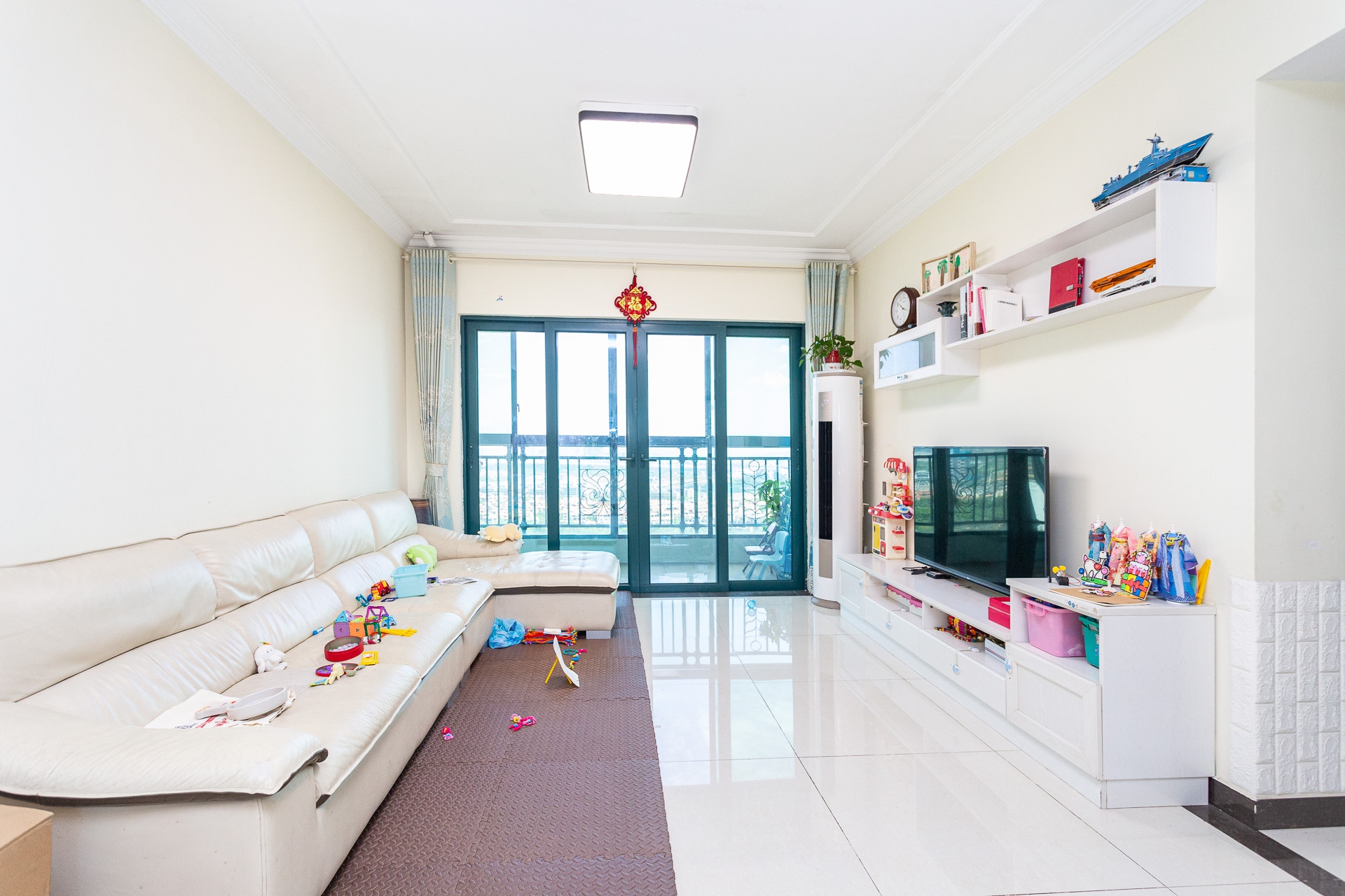 恒大名都 3室2厅2卫 78.0万 恒大名都 3室2厅2卫 78.0万客厅