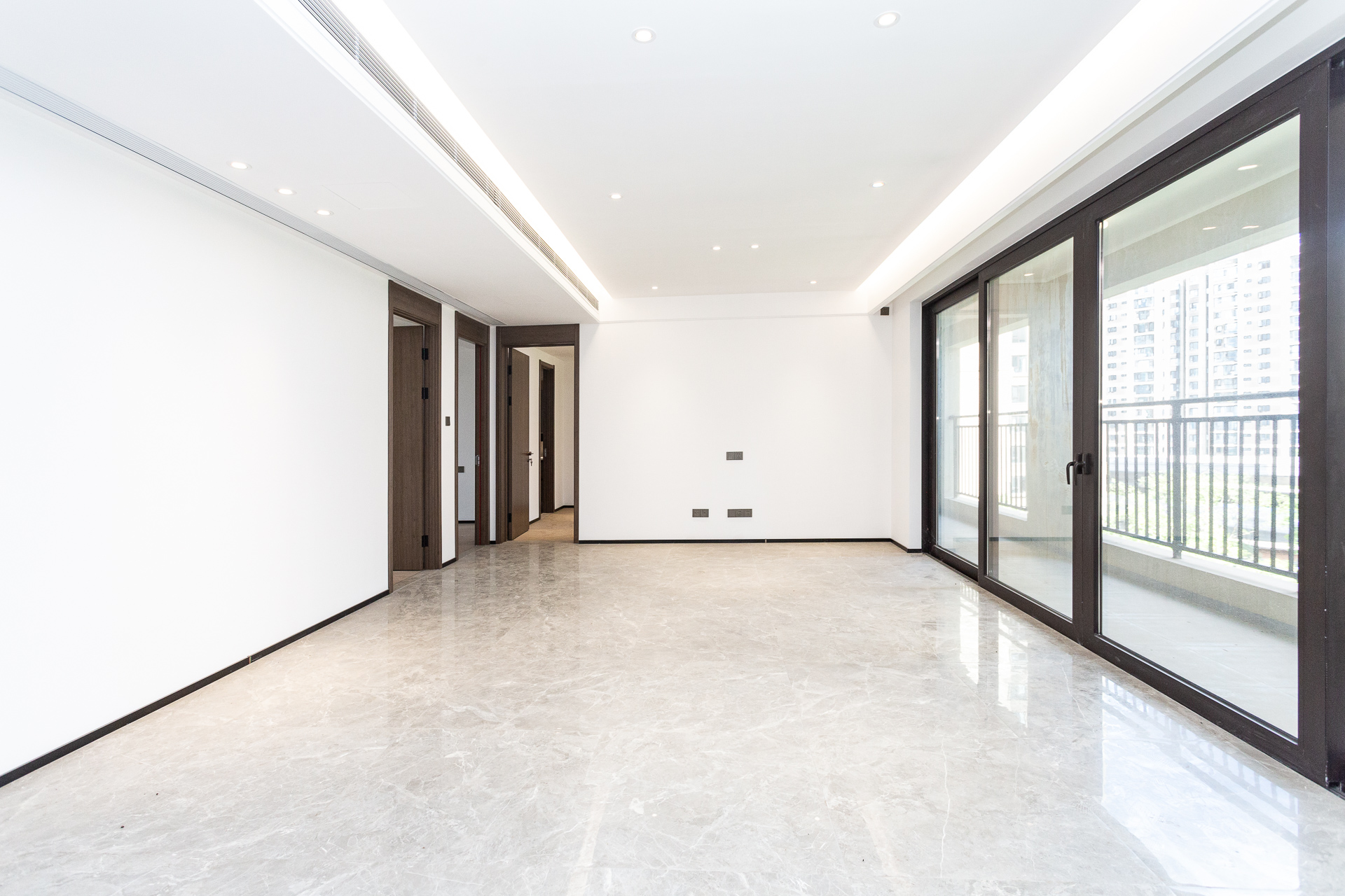 万科滨河道 4室2厅2卫 215.0万 万科滨河道 4室2厅2卫 215.0万客厅