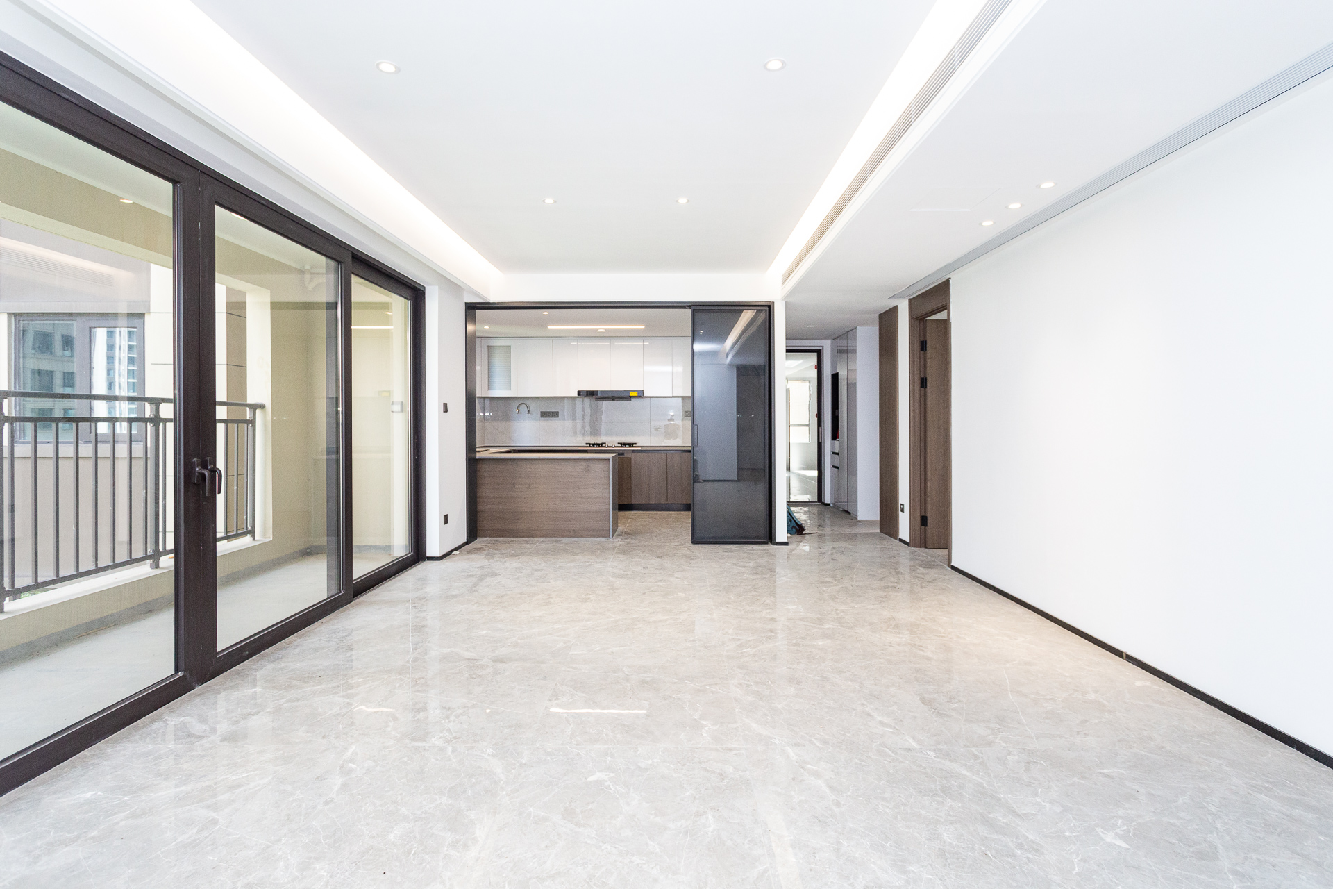 万科滨河道 4室2厅2卫 215.0万 万科滨河道 4室2厅2卫 215.0万客厅