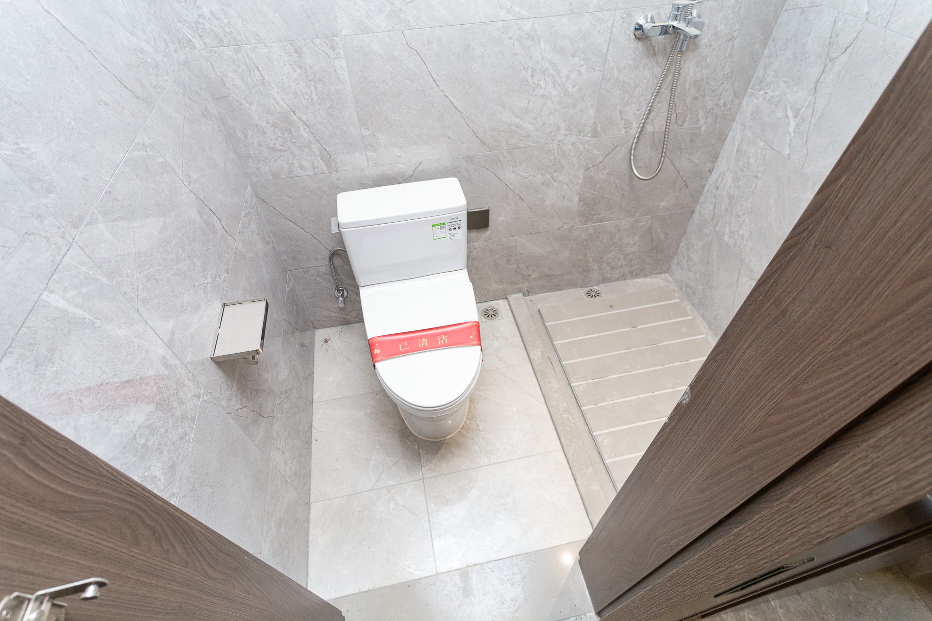 万科滨河道 4室2厅2卫 215.0万 万科滨河道 4室2厅2卫 215.0万卫生间