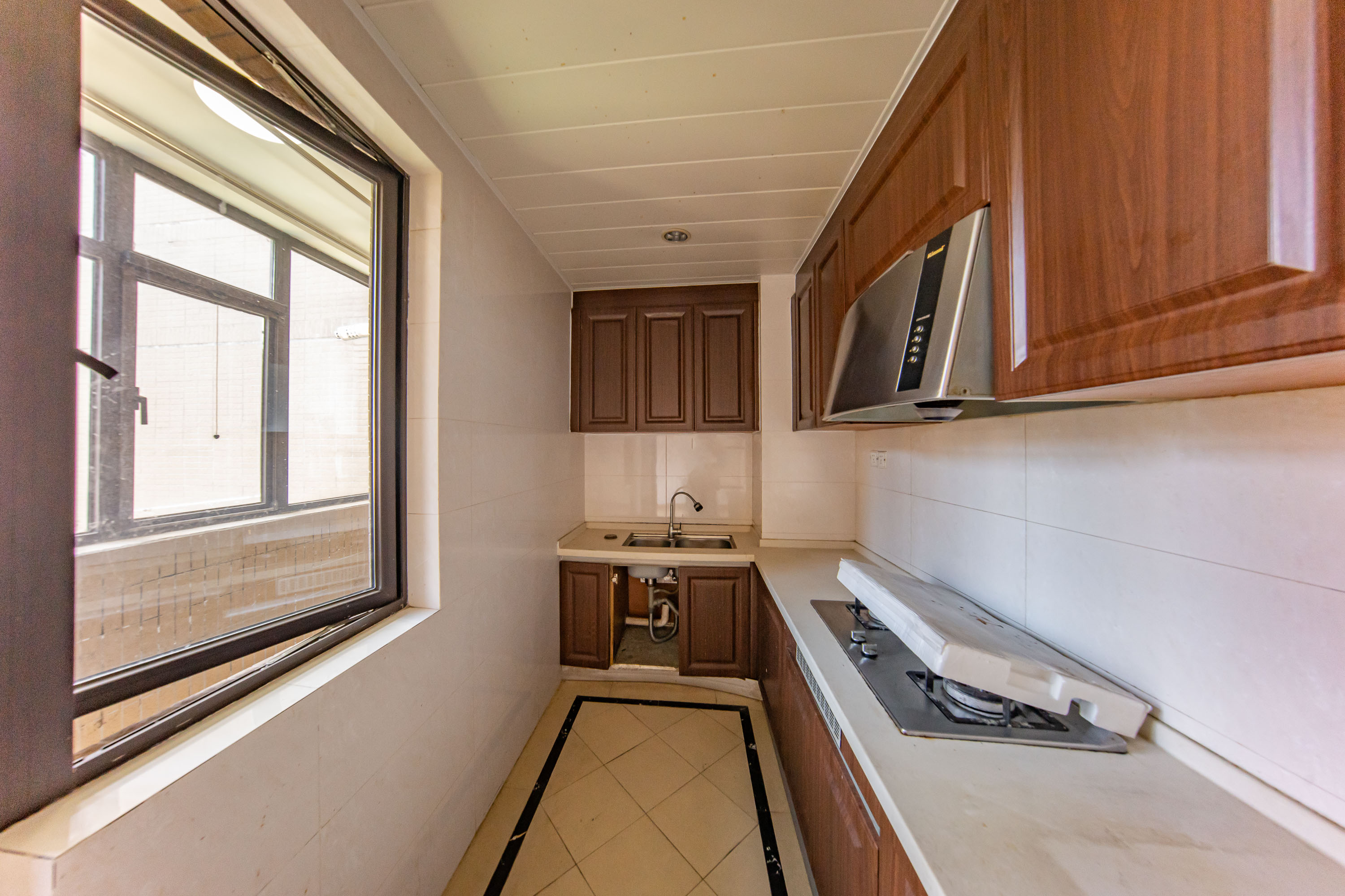 中海国际一期  4室2厅2卫    125.0万厨房