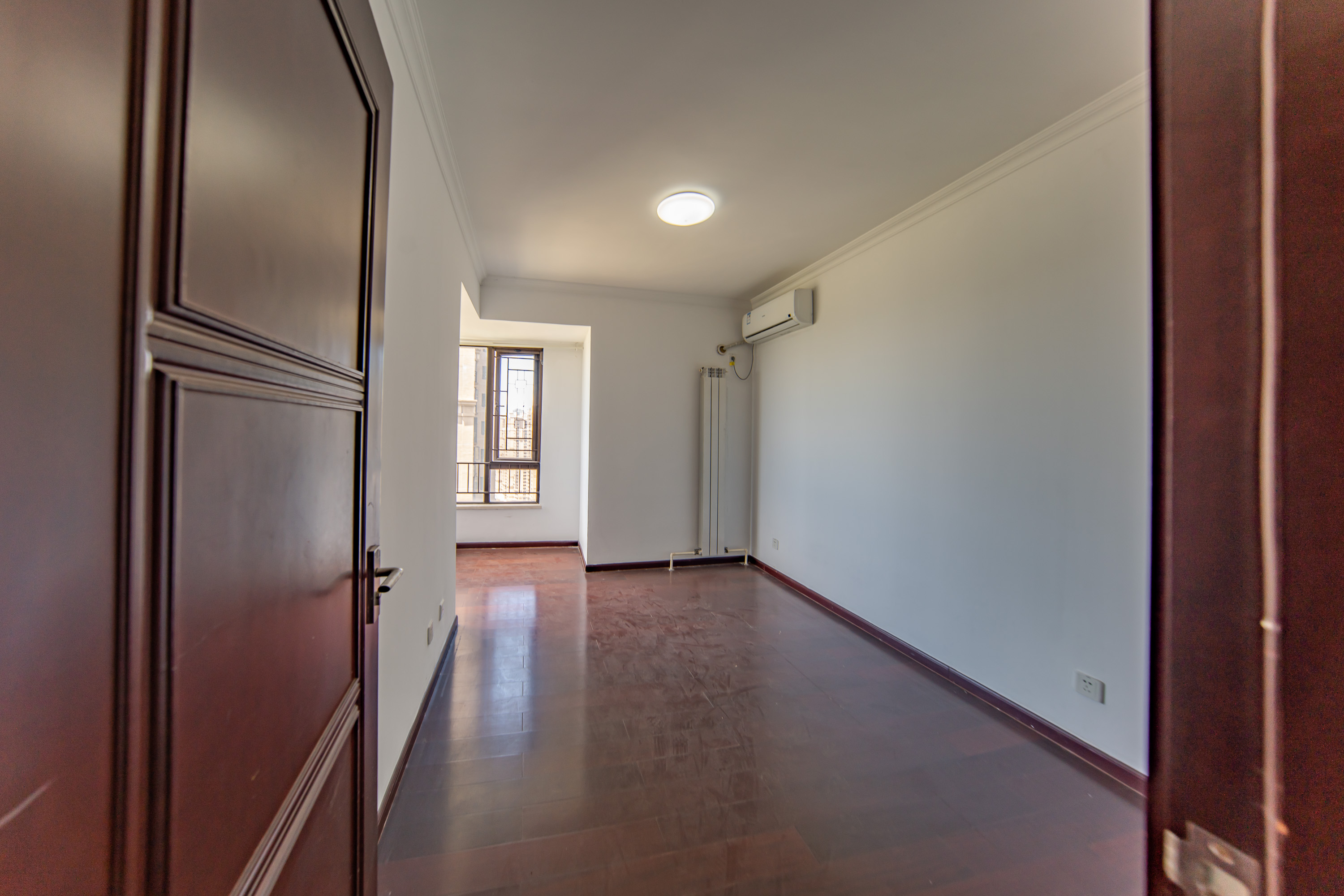 中海国际一期  4室2厅2卫    125.0万卧室