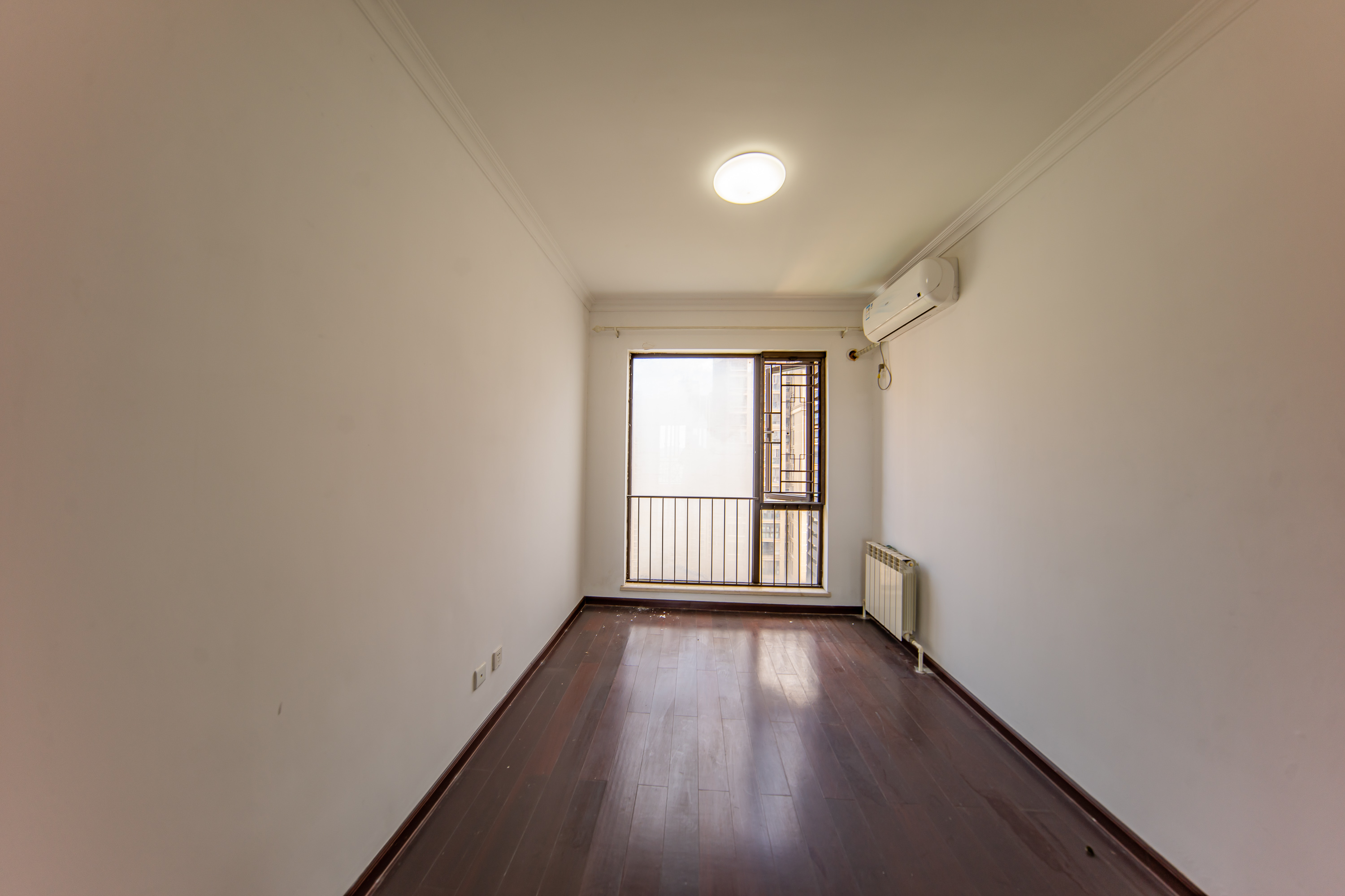 中海国际一期  4室2厅2卫    125.0万卧室