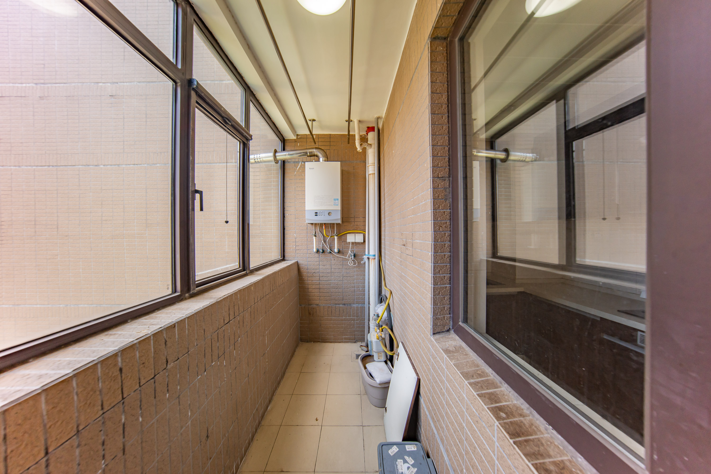 中海国际一期  4室2厅2卫    125.0万阳台