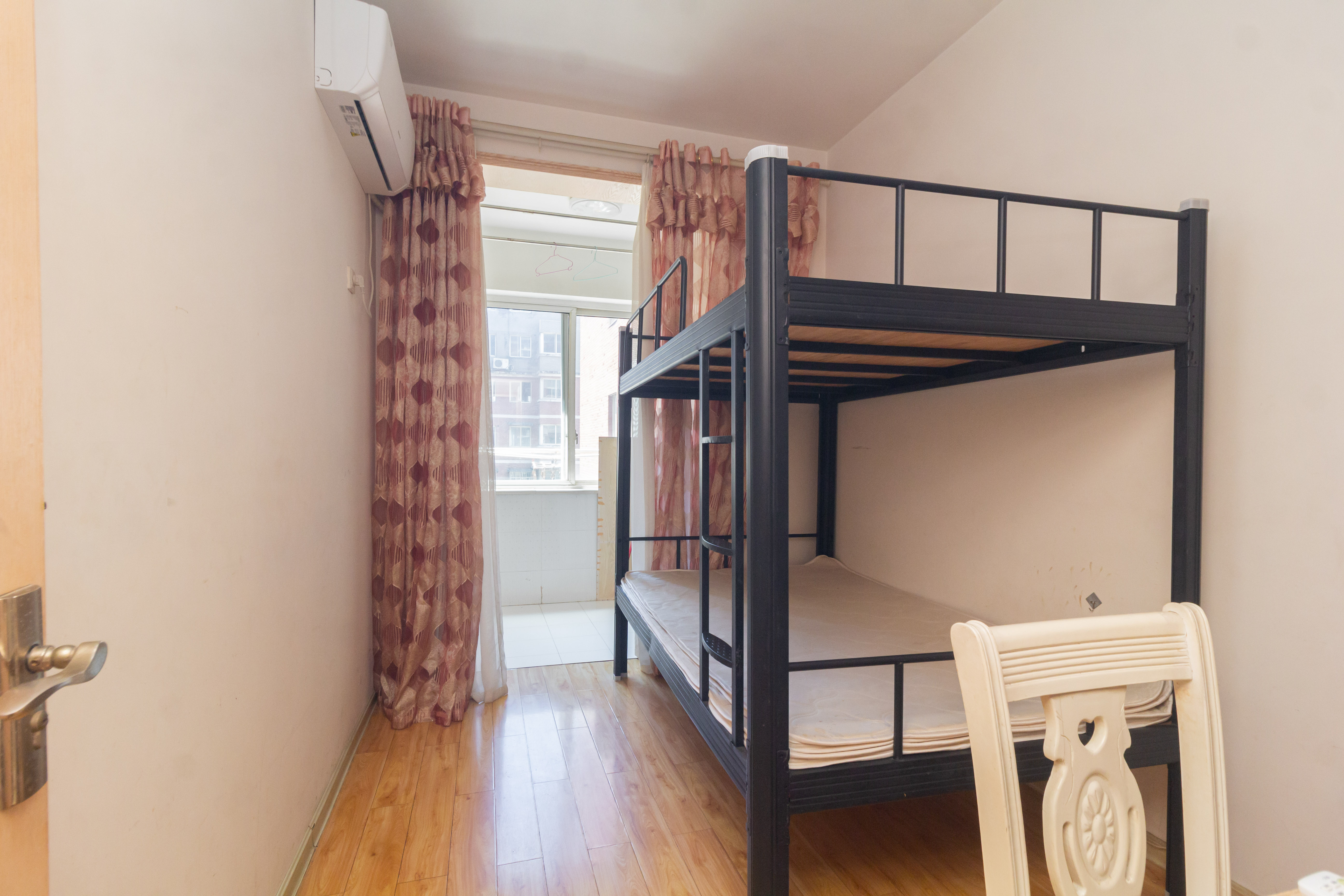 东城名苑 3室2厅1卫 58.0万 东城名苑 3室2厅1卫 58.0万卧室