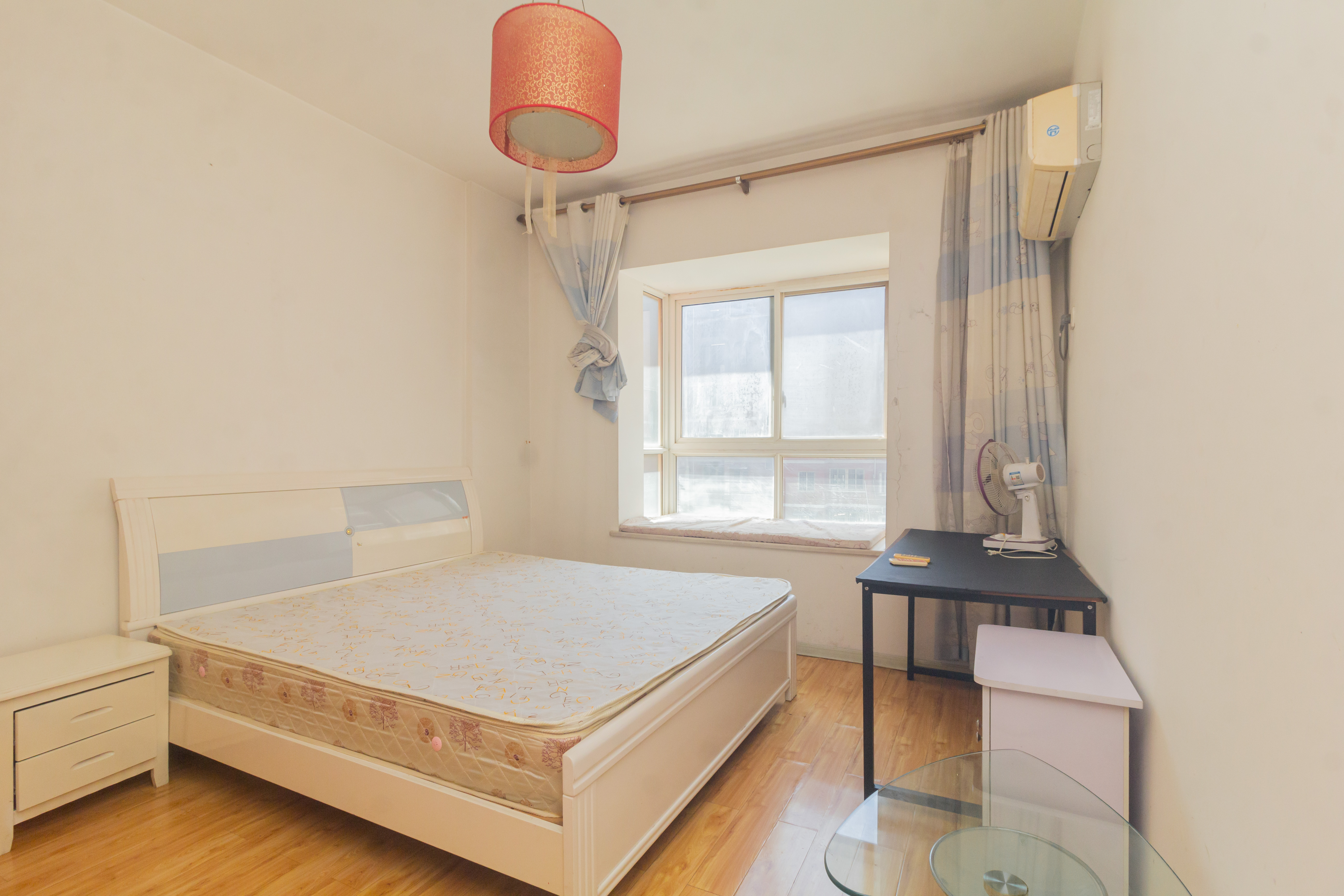 东城名苑 3室2厅1卫 58.0万 东城名苑 3室2厅1卫 58.0万卧室