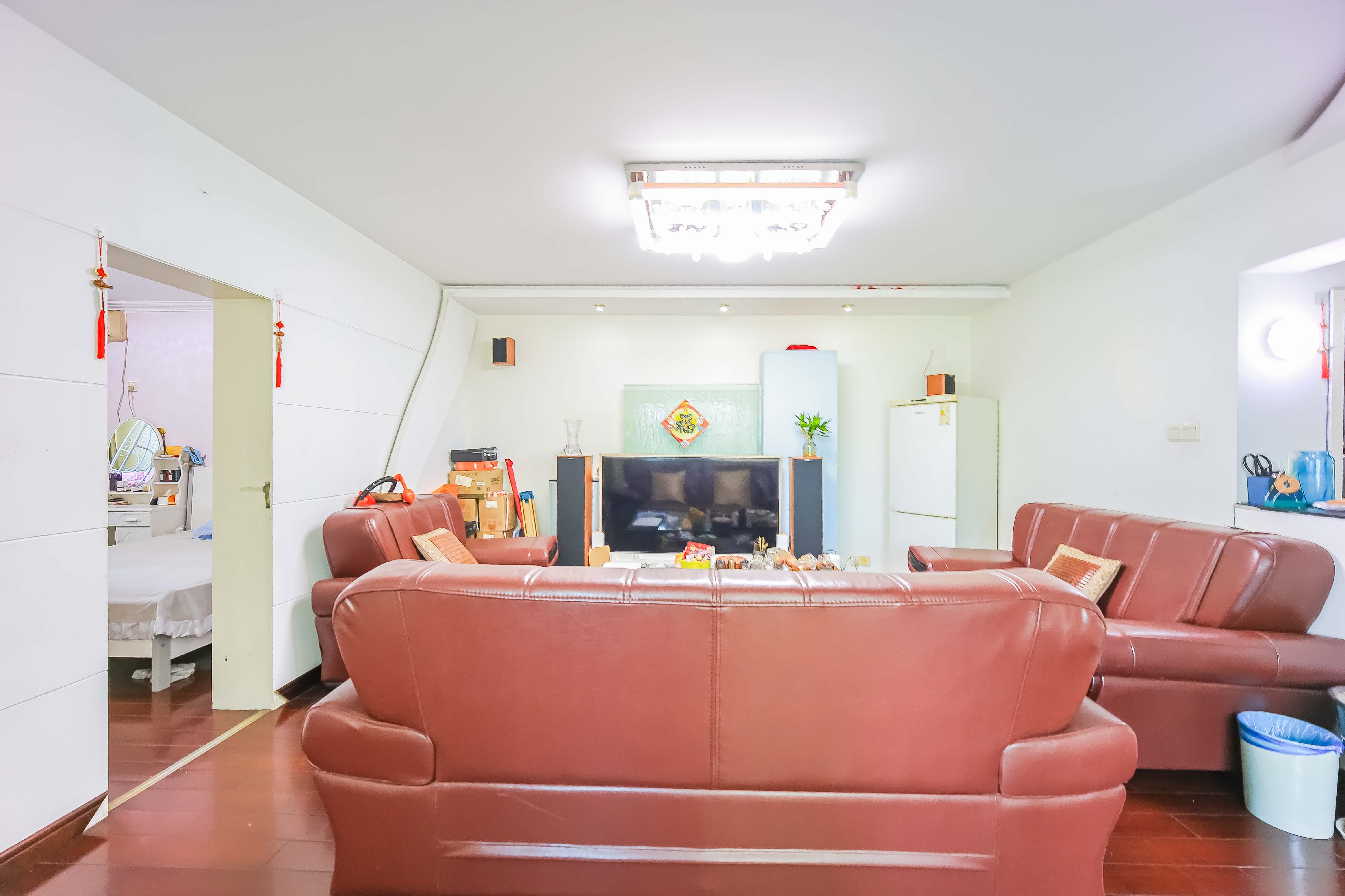 永宏阁  3室2厅2卫    65.0万 永宏阁  3室2厅2卫    65.0万客厅