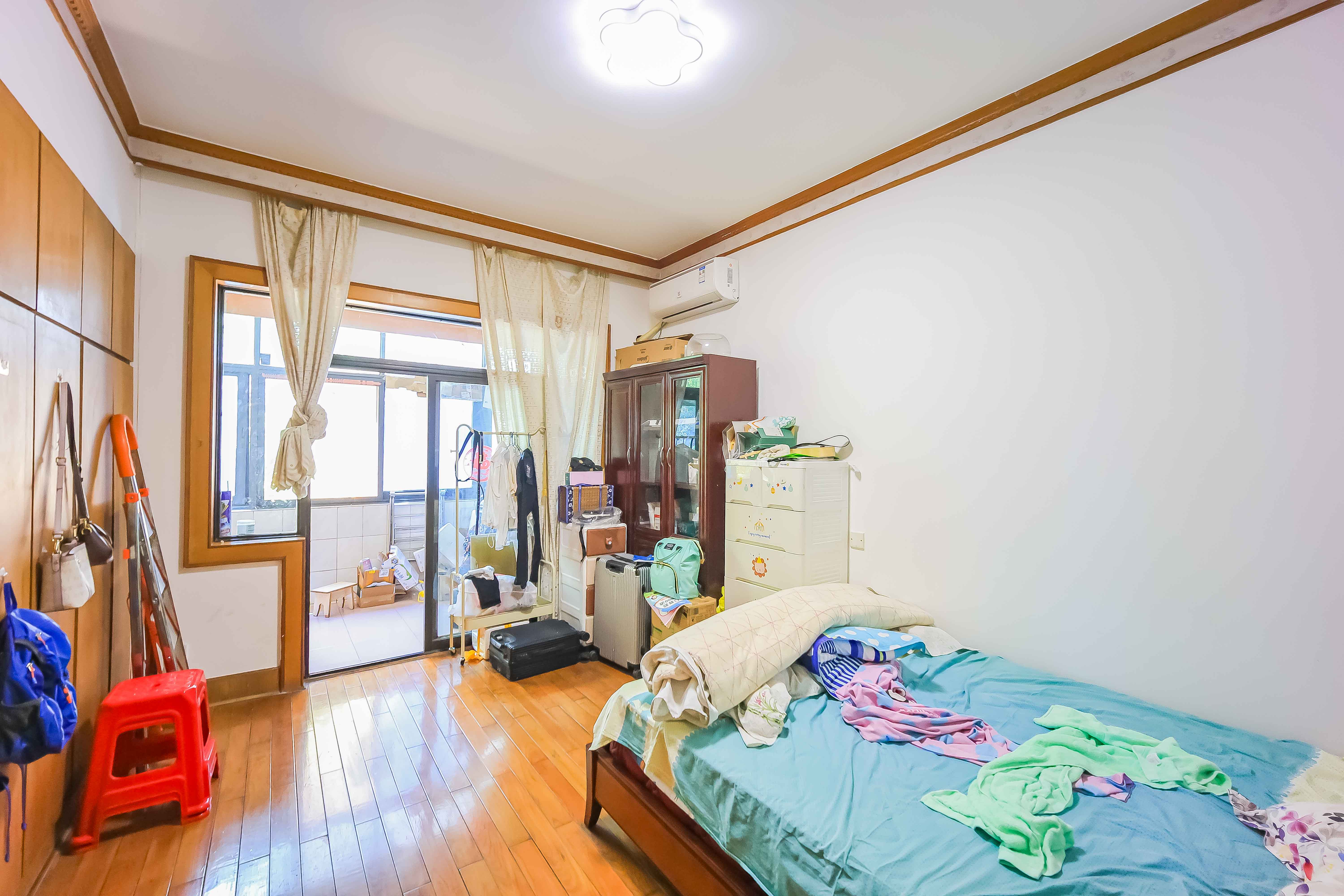 省地税局  3室2厅2卫   155.00万卧室