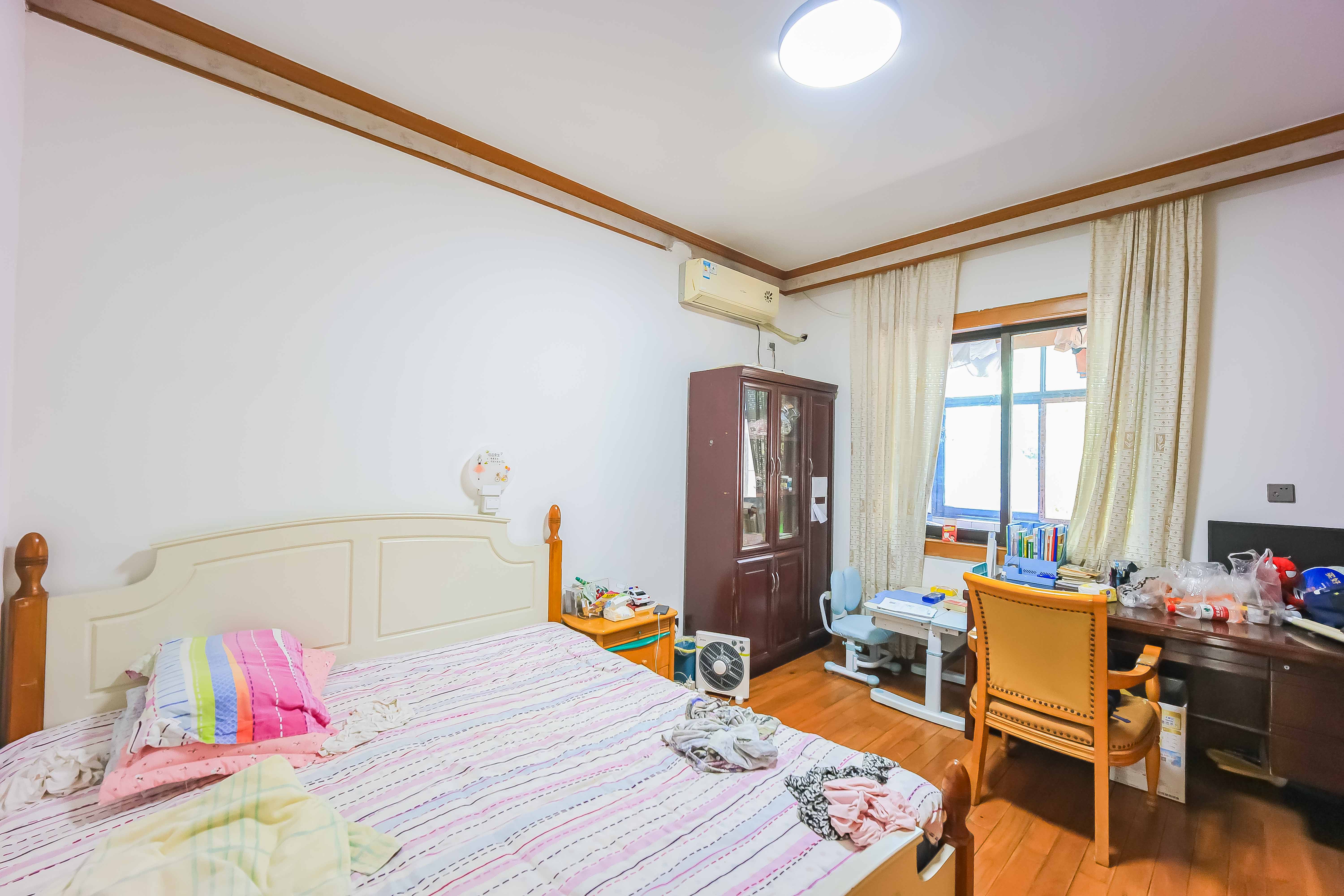 省地税局  3室2厅2卫   155.00万卧室