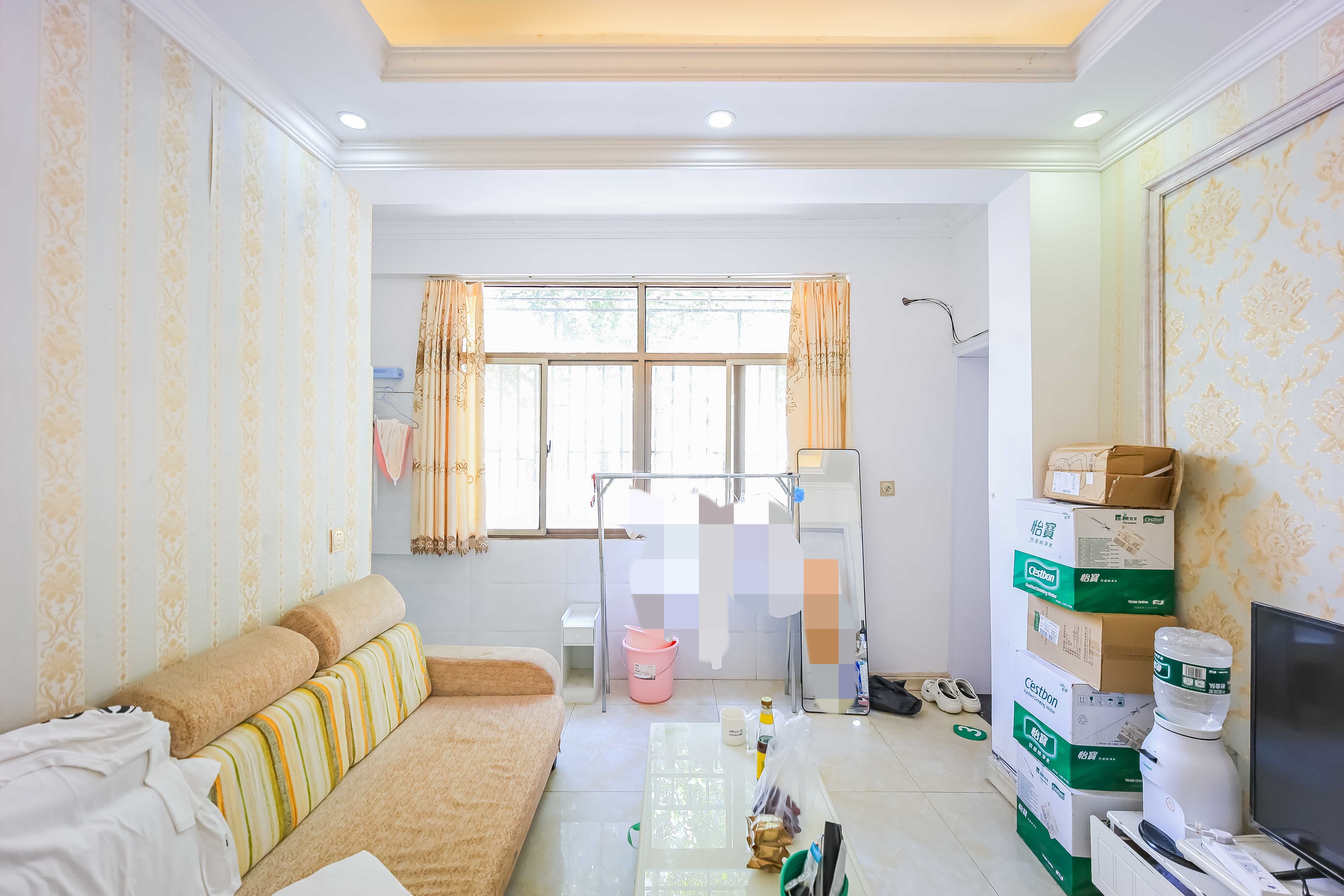 轻苑小区  3室2厅1卫    50.0万 轻苑小区  3室2厅1卫    50.0万客厅