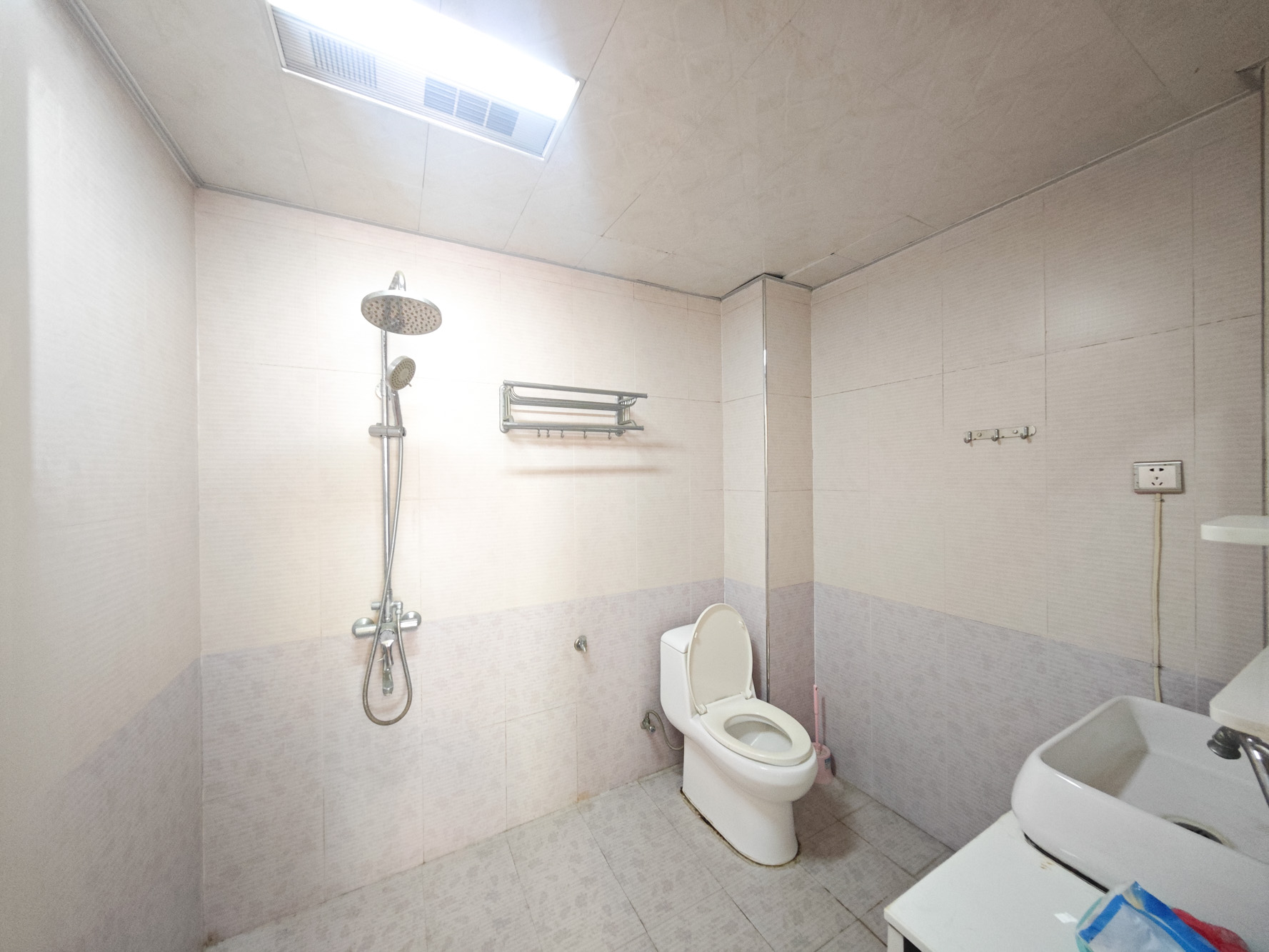 华盛世纪新城  4室2厅2卫    112.8万卫生间