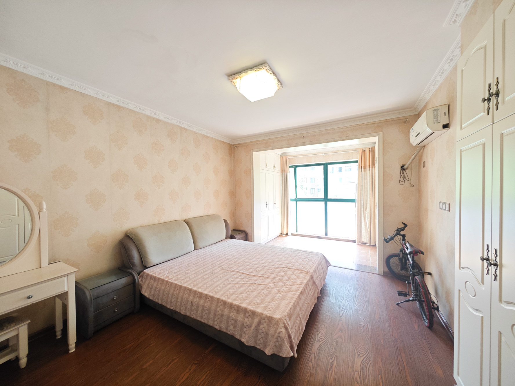 华盛世纪新城  4室2厅2卫    112.8万卧室