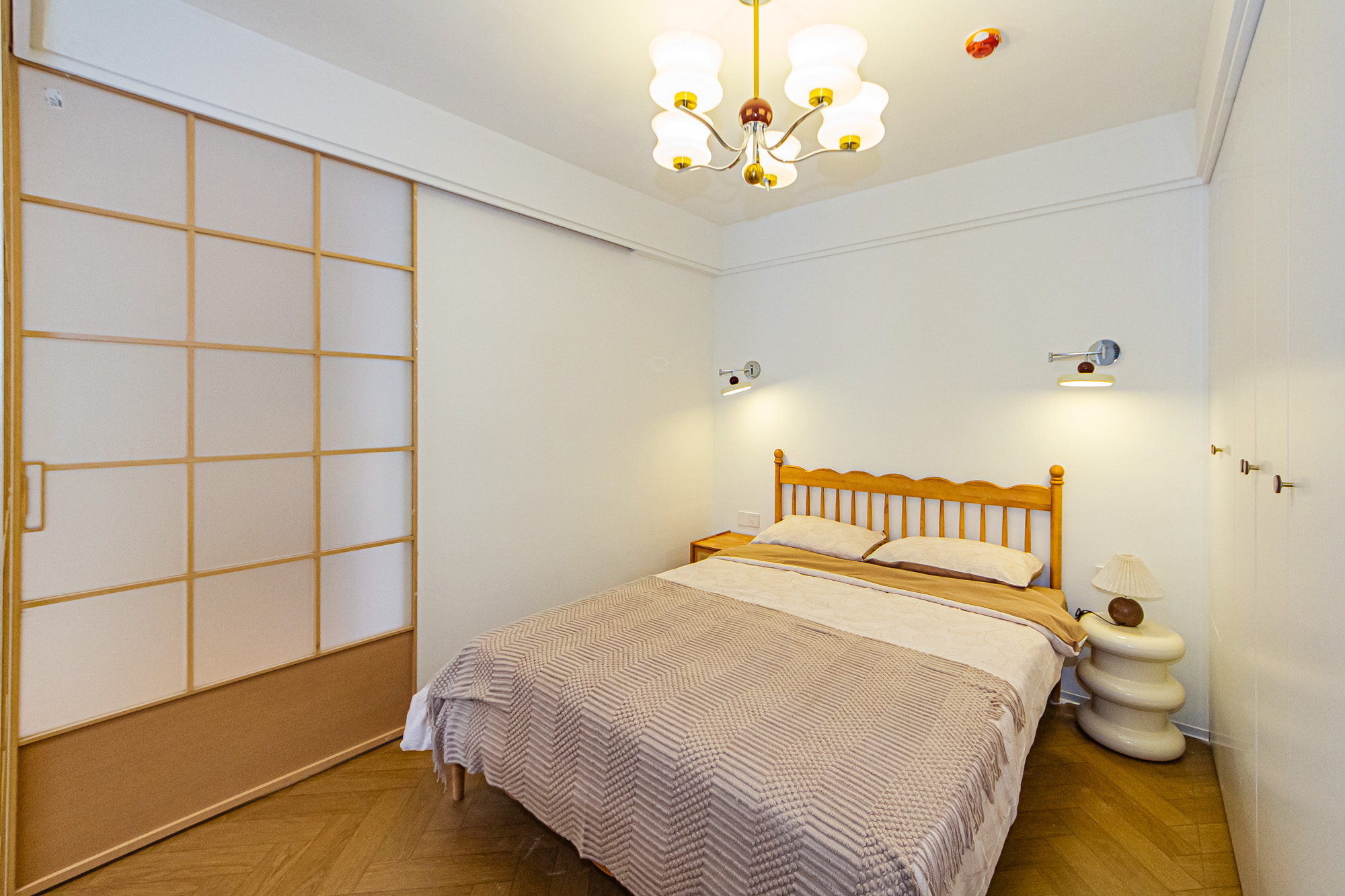 北辰三角洲E4区  3室2厅1卫    166.8万卧室