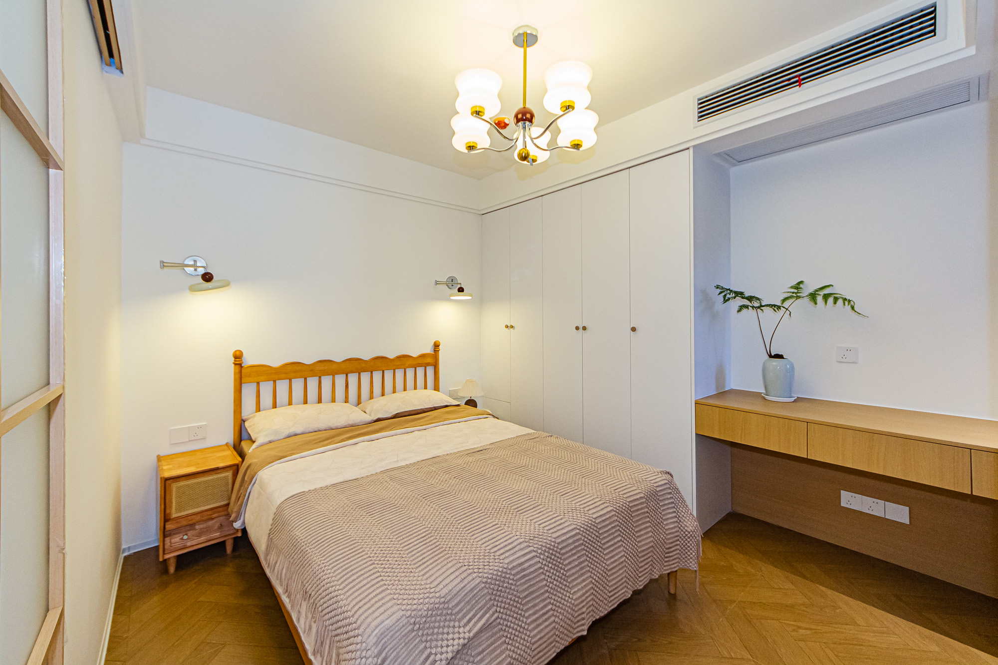 北辰三角洲E4区  3室2厅1卫    166.8万卧室