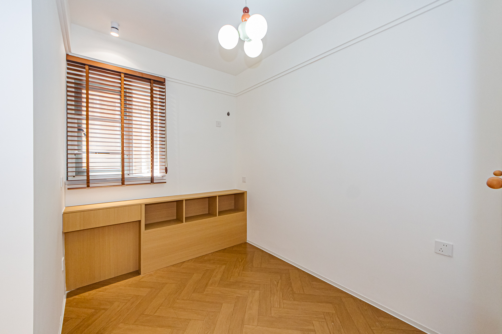 北辰三角洲E4区  3室2厅1卫    166.8万卧室