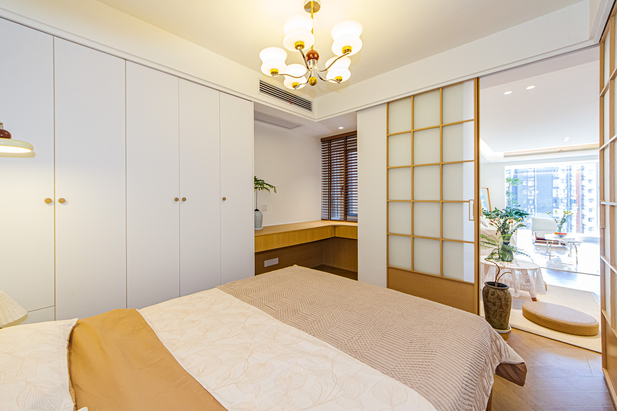 北辰三角洲E4区  3室2厅1卫    166.8万卧室