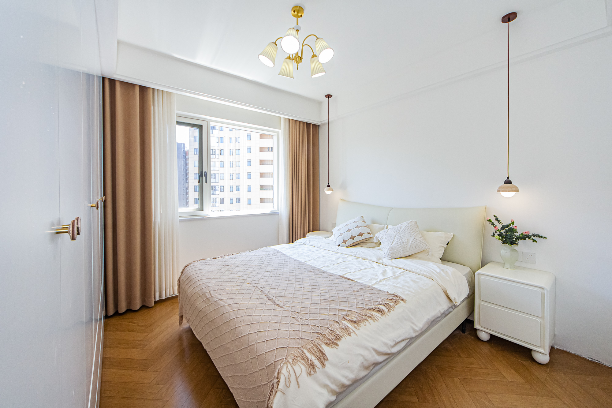 北辰三角洲E4区  3室2厅1卫    166.8万卧室