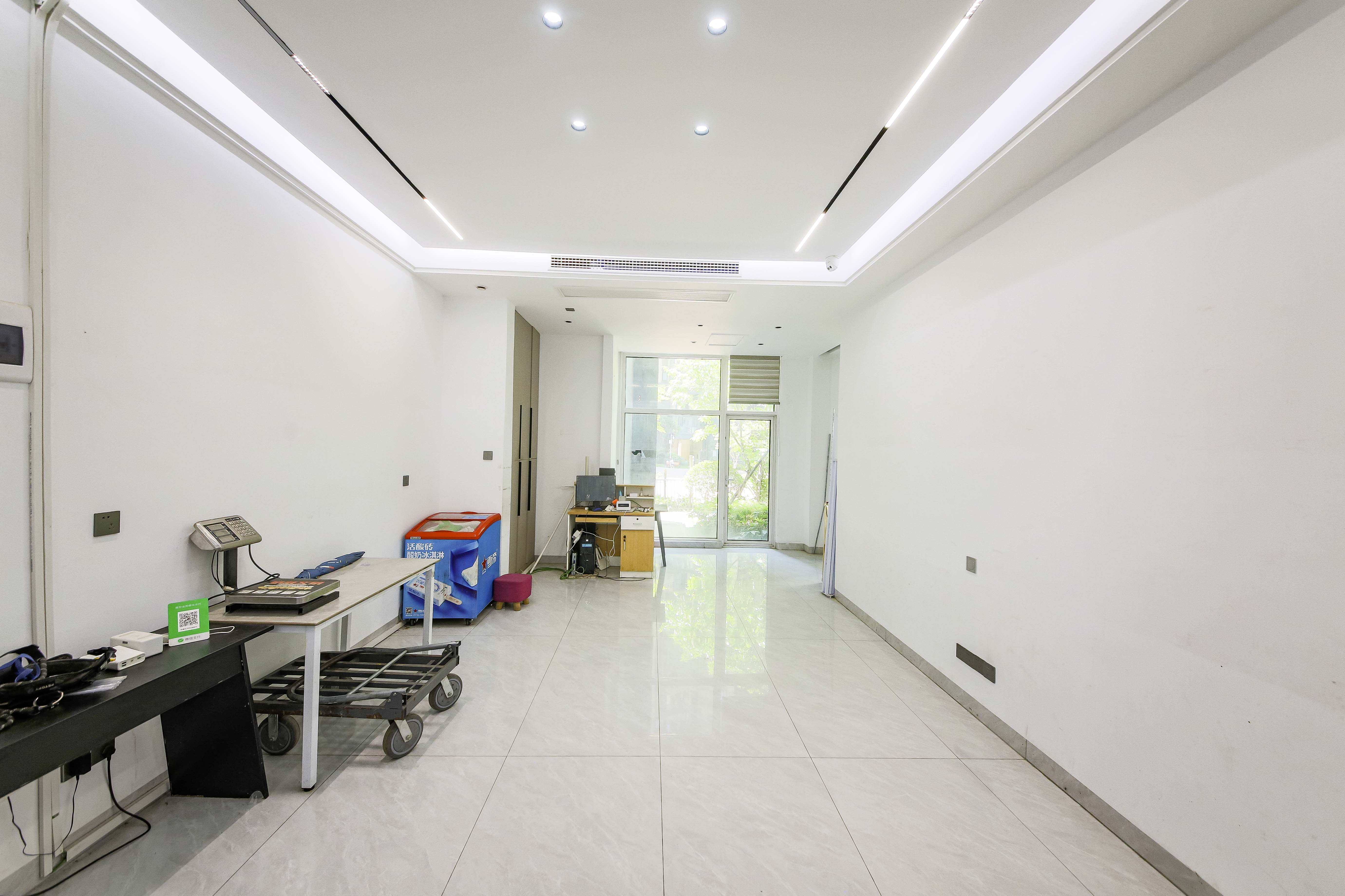 克拉美丽山庄(晟领国际) 4室2厅3卫 134.8万 克拉美丽山庄(晟领国际) 4室2厅3卫 134.8万客厅