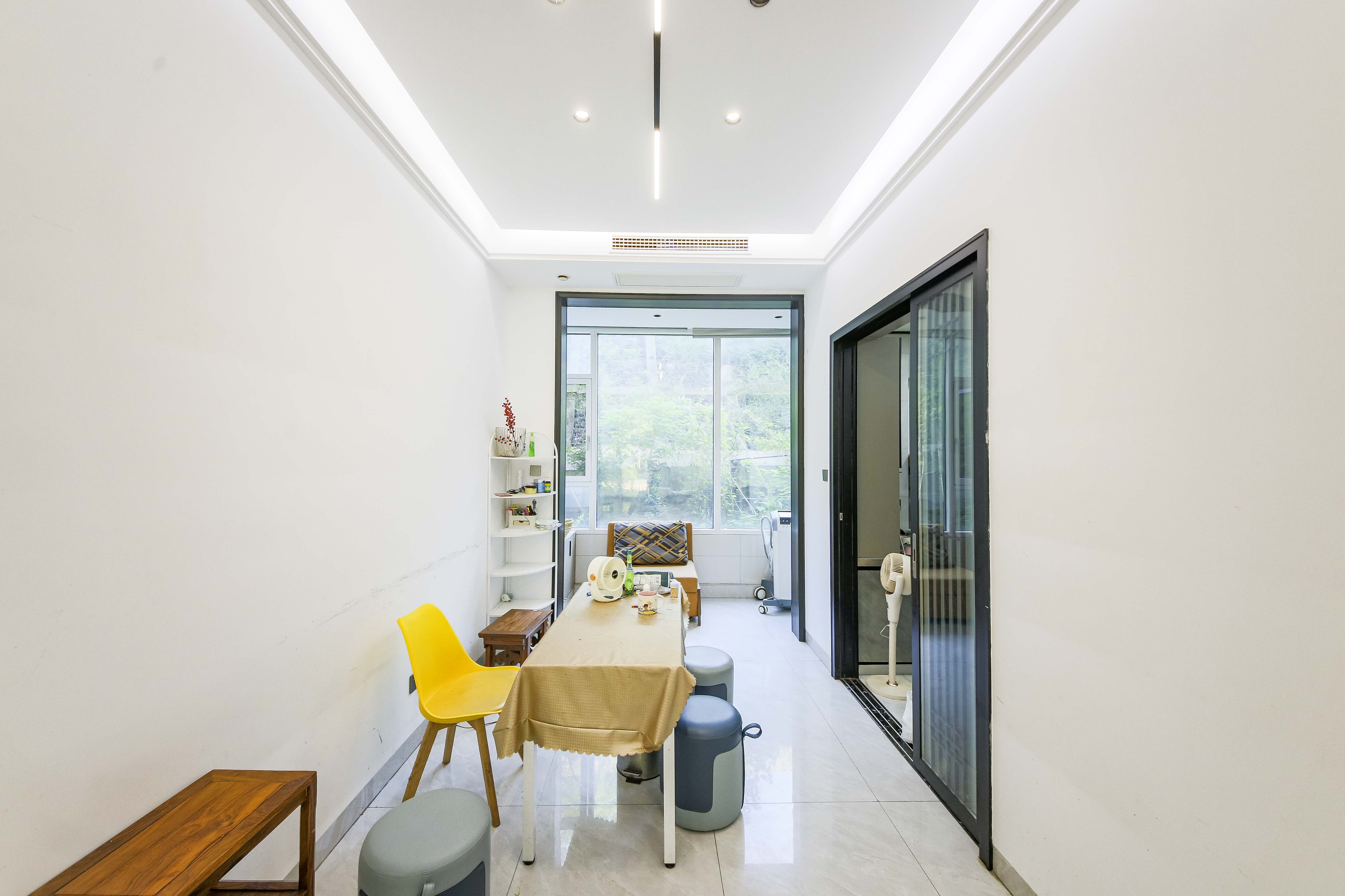 克拉美丽山庄(晟领国际) 4室2厅3卫 134.8万 克拉美丽山庄(晟领国际) 4室2厅3卫 134.8万客厅