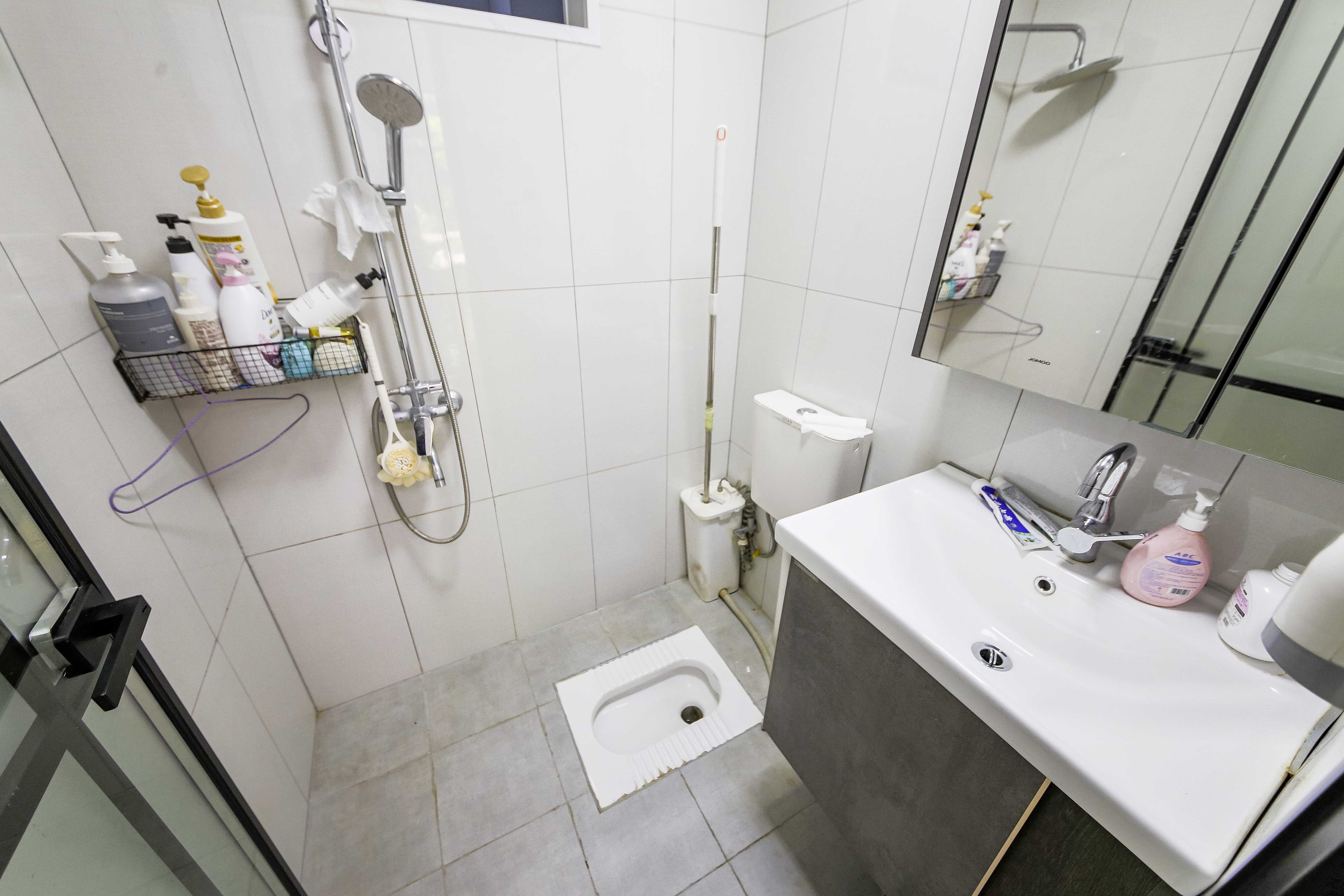 克拉美丽山庄(晟领国际) 4室2厅3卫 134.8万 克拉美丽山庄(晟领国际) 4室2厅3卫 134.8万卫生间