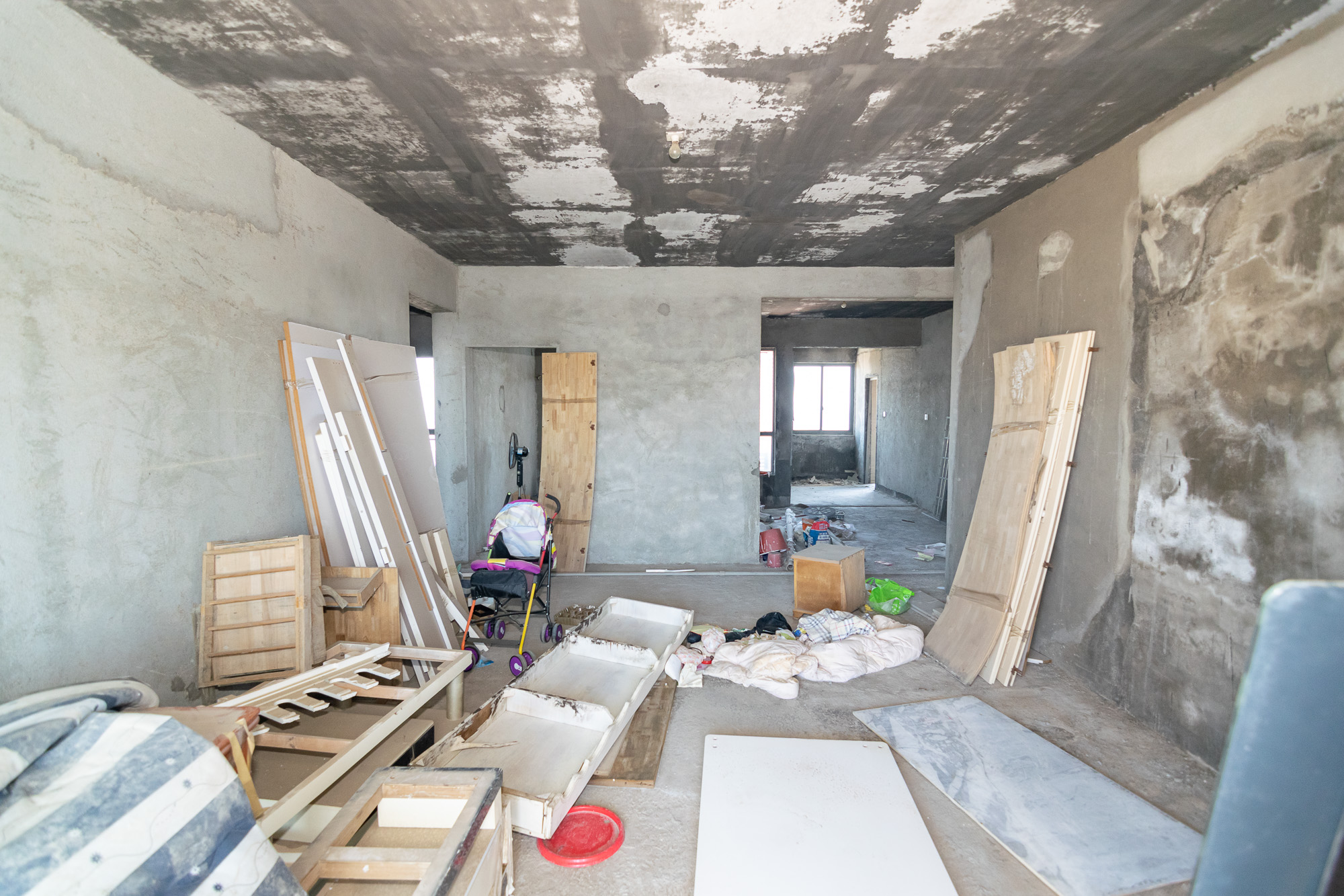 联诚国际城  3室2厅2卫    65.0万客厅