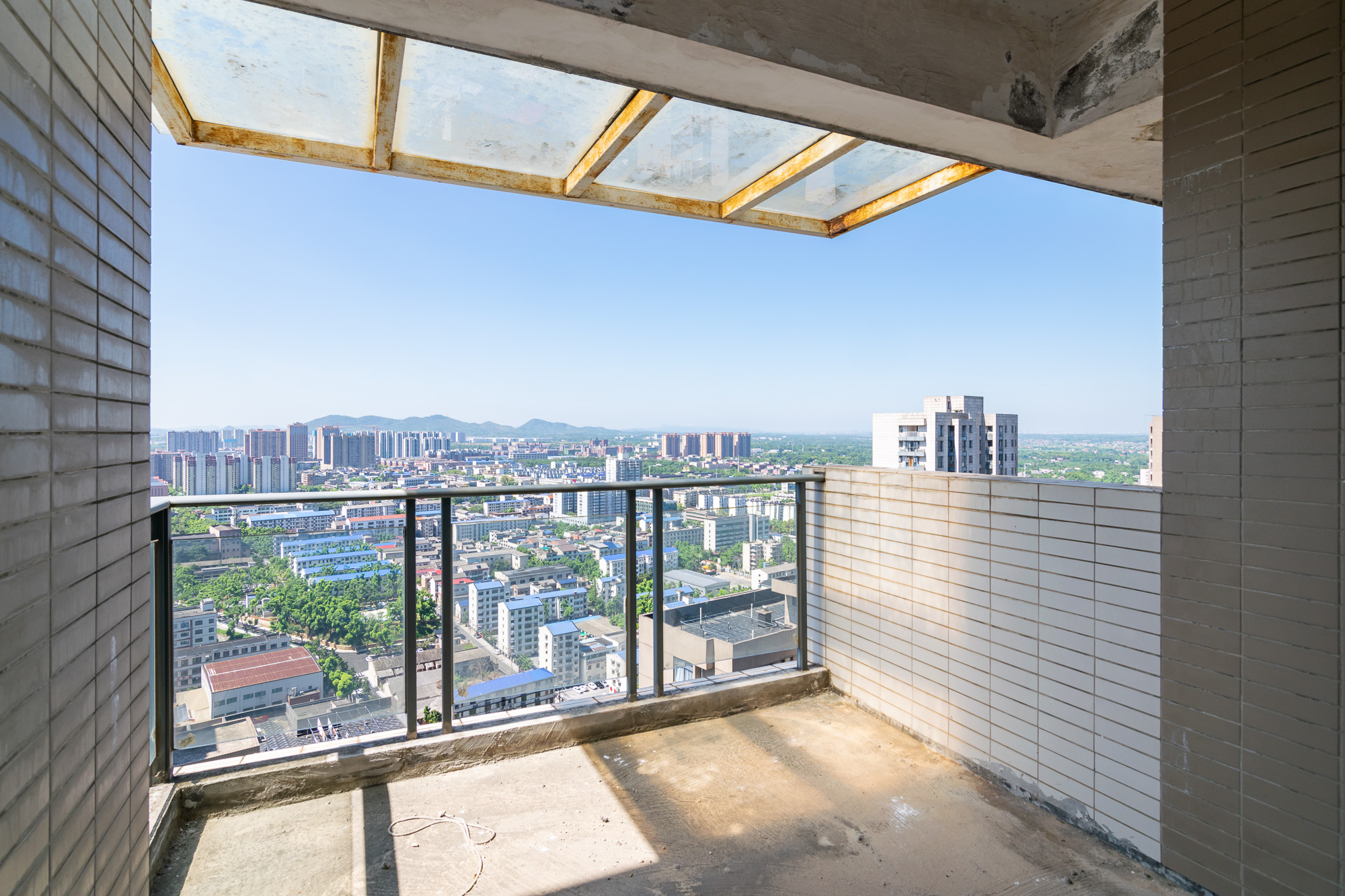 联诚国际城  3室2厅2卫    65.0万阳台