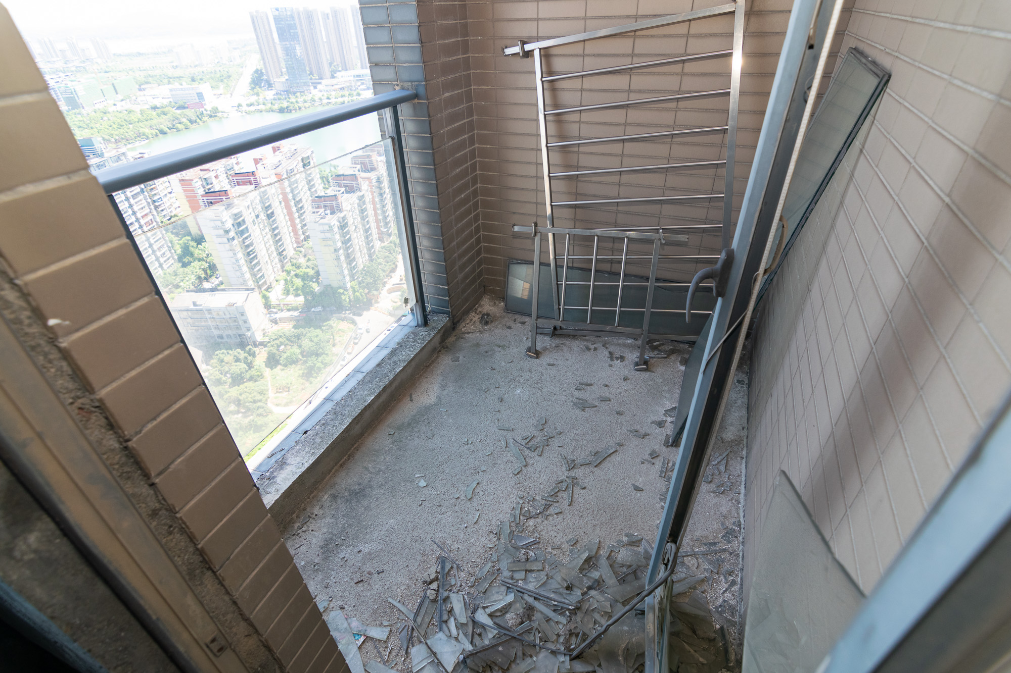 联诚国际城  3室2厅2卫    65.0万阳台