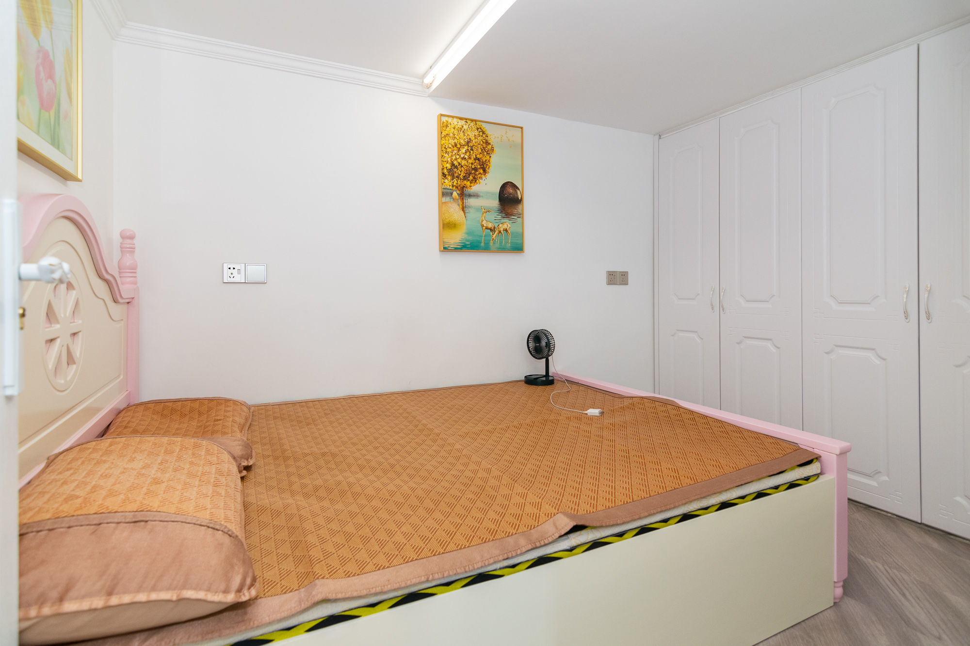 正荣财富中心  2室2厅1卫    49.8万 正荣财富中心  2室2厅1卫    49.8万卧室