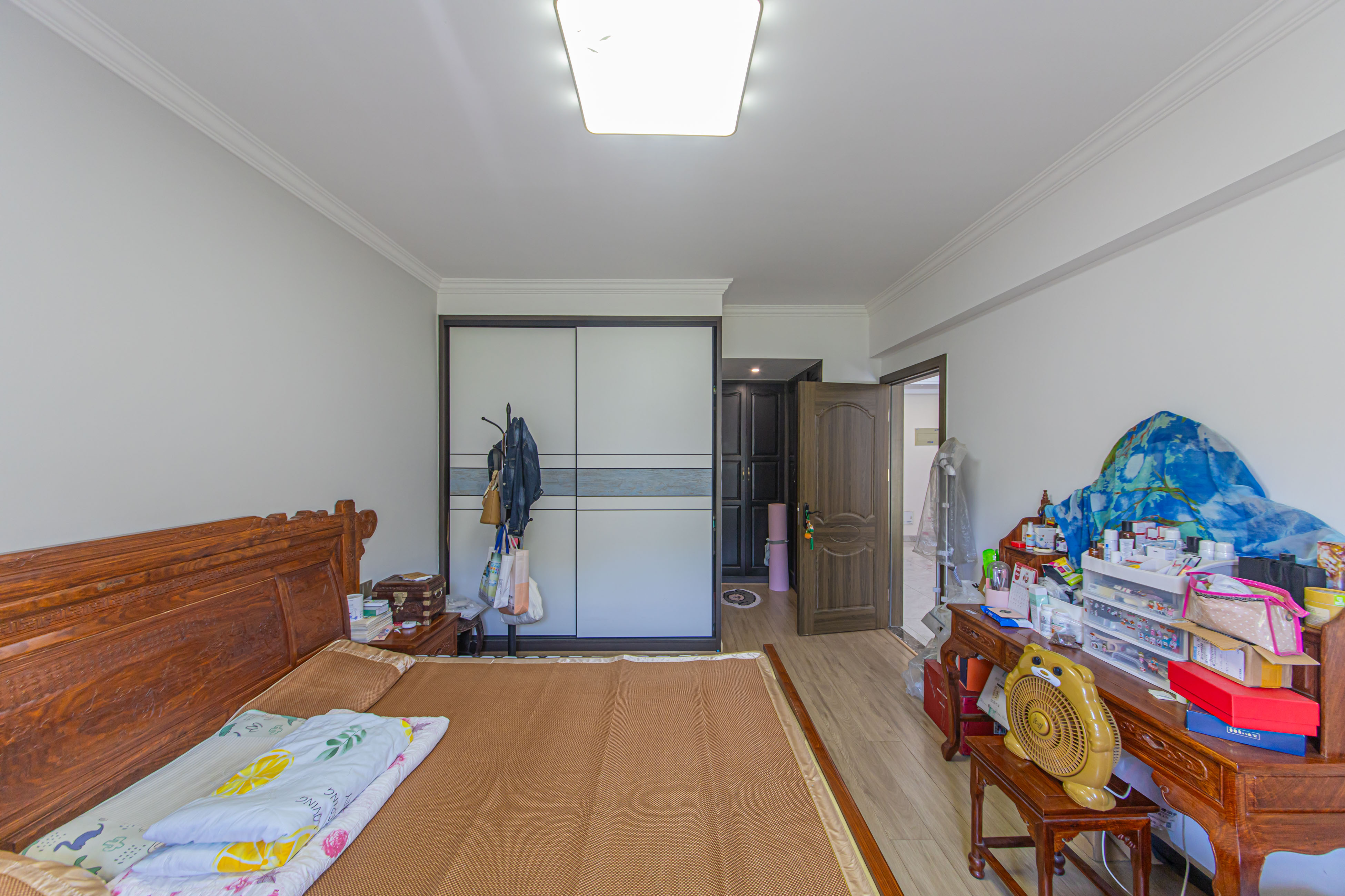 北辰中央公园DF区  3室2厅2卫   130.00万卧室