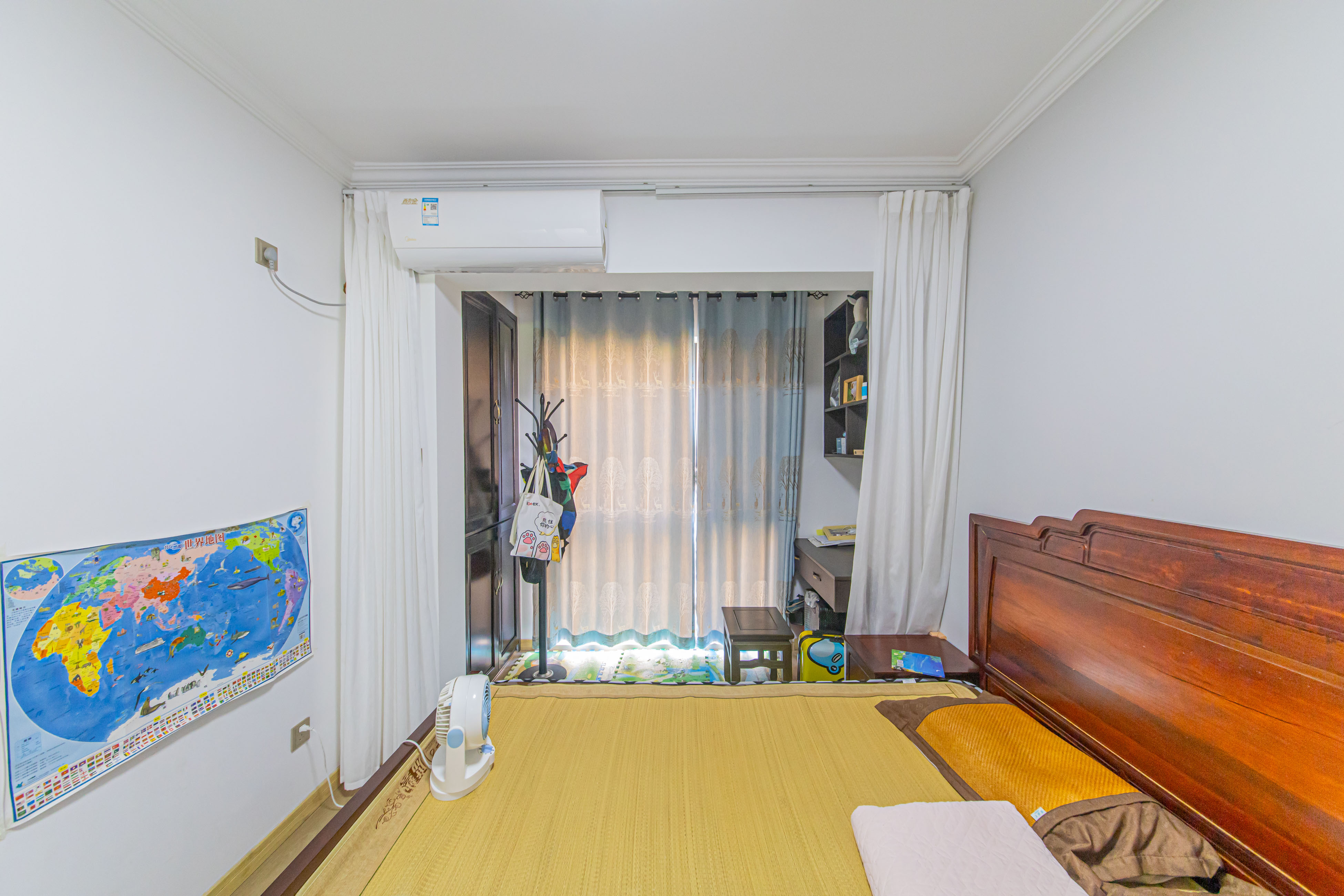 北辰中央公园DF区  3室2厅2卫   130.00万卧室