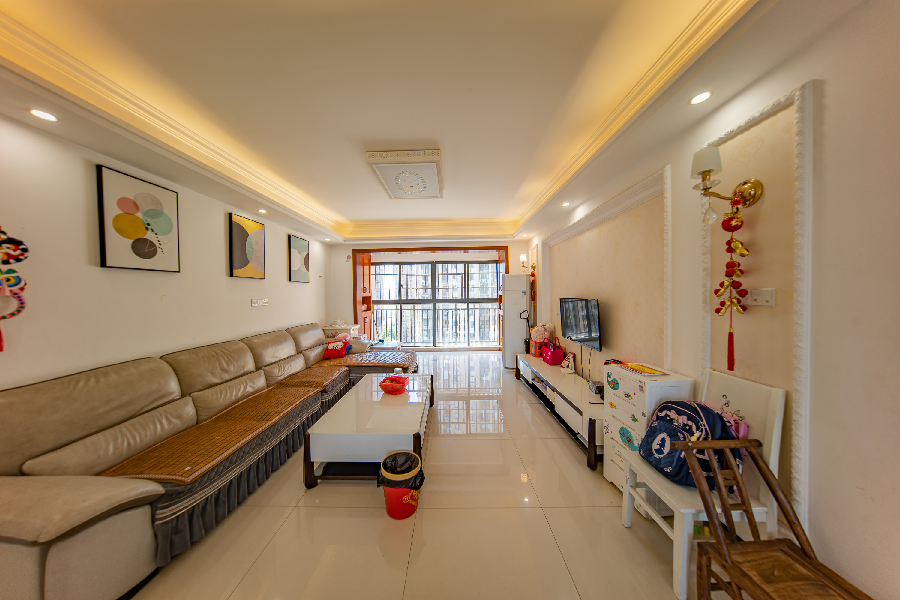 邦盛水岸御园 4室2厅2卫 88.8万 邦盛水岸御园 4室2厅2卫 88.8万客厅