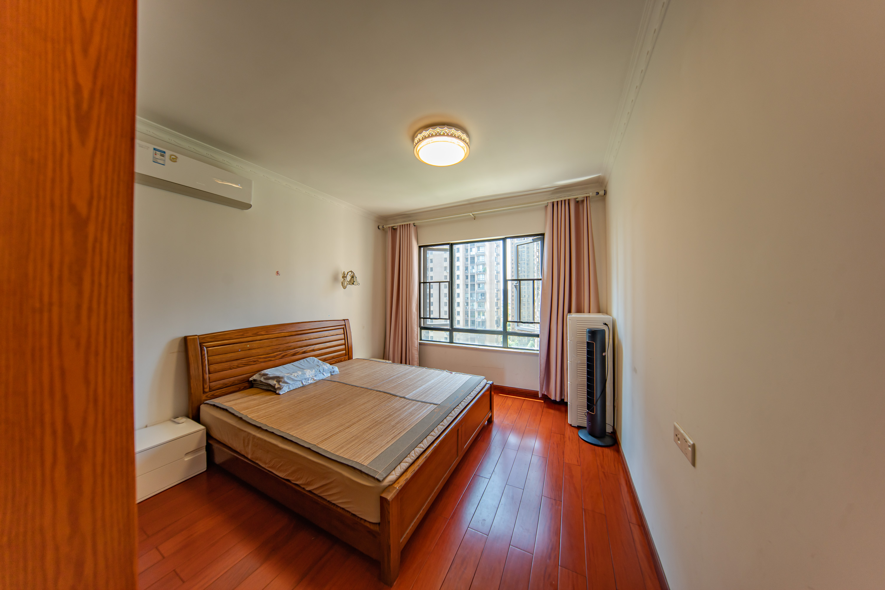 邦盛水岸御园 4室2厅2卫 88.8万 邦盛水岸御园 4室2厅2卫 88.8万卧室