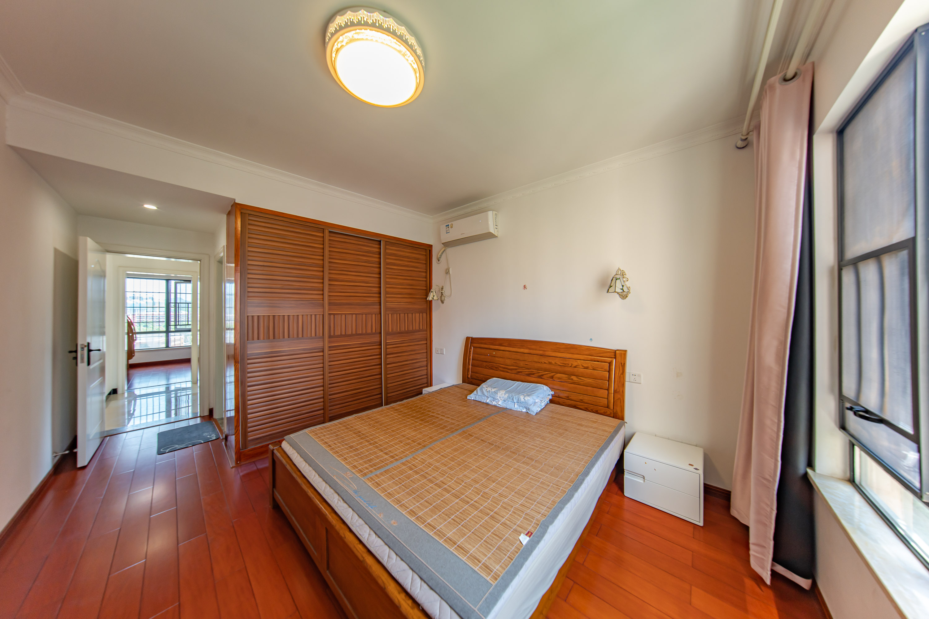 邦盛水岸御园 4室2厅2卫 88.8万 邦盛水岸御园 4室2厅2卫 88.8万卧室