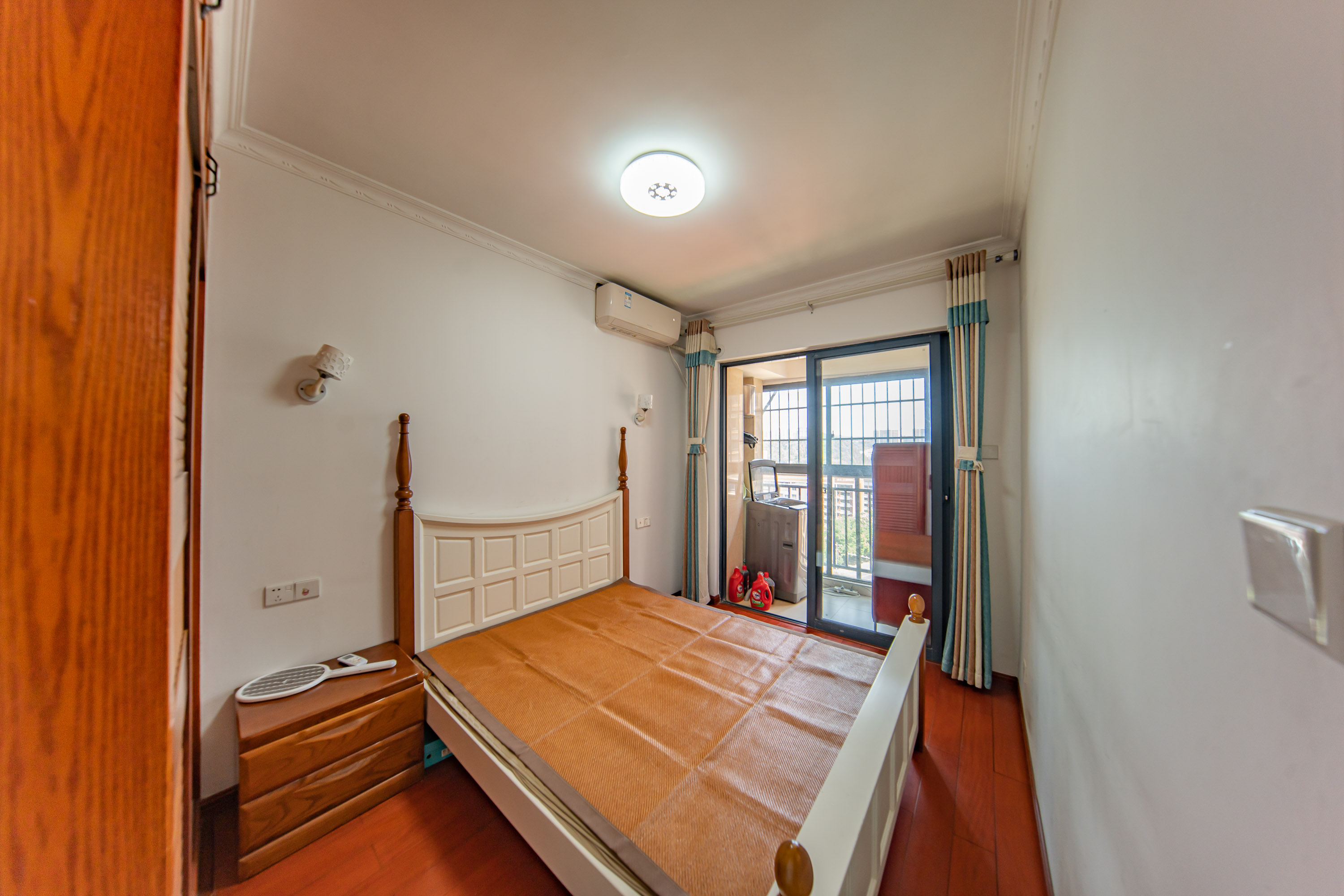 邦盛水岸御园 4室2厅2卫 88.8万 邦盛水岸御园 4室2厅2卫 88.8万卧室