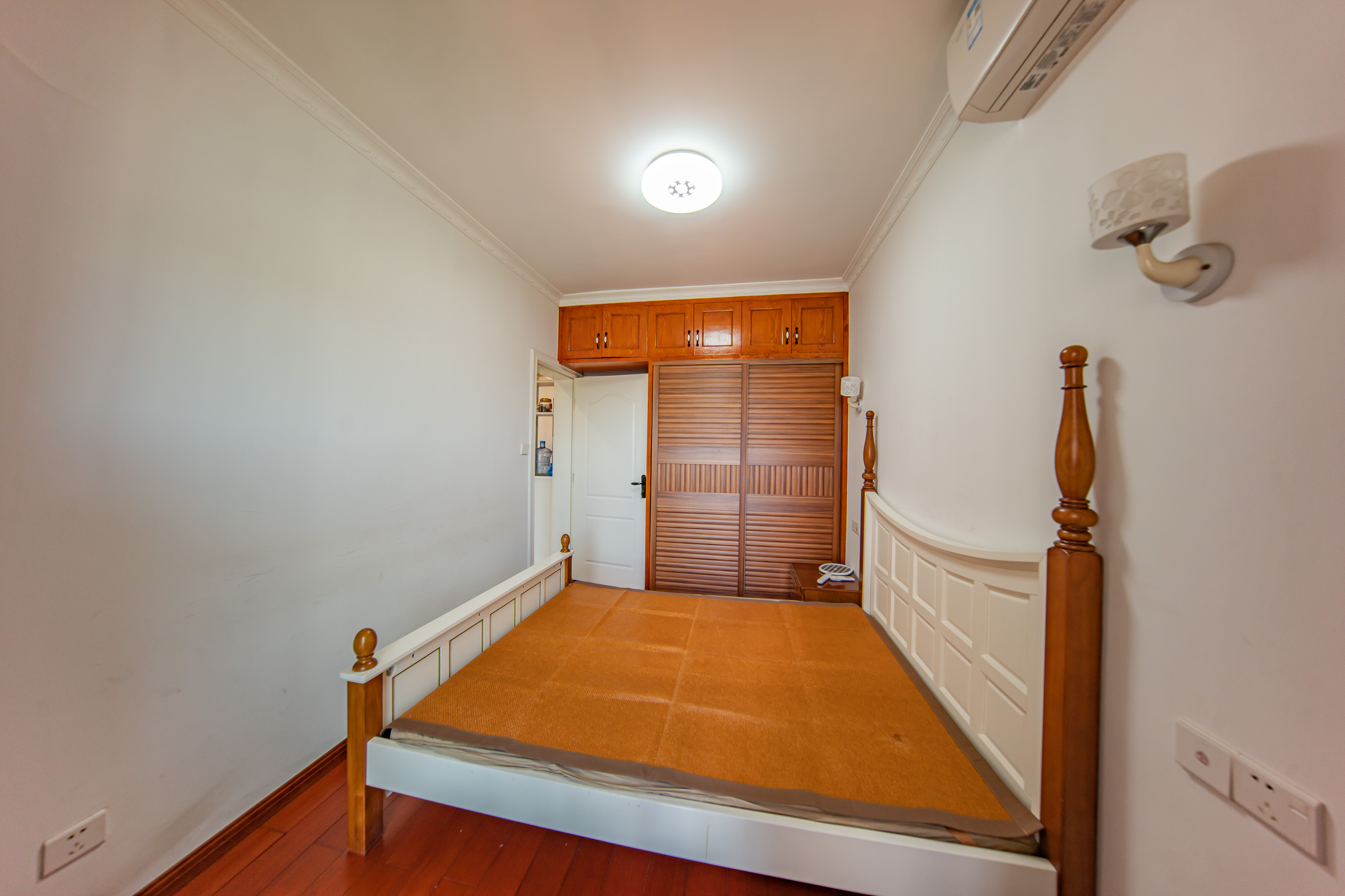 邦盛水岸御园 4室2厅2卫 88.8万 邦盛水岸御园 4室2厅2卫 88.8万卧室