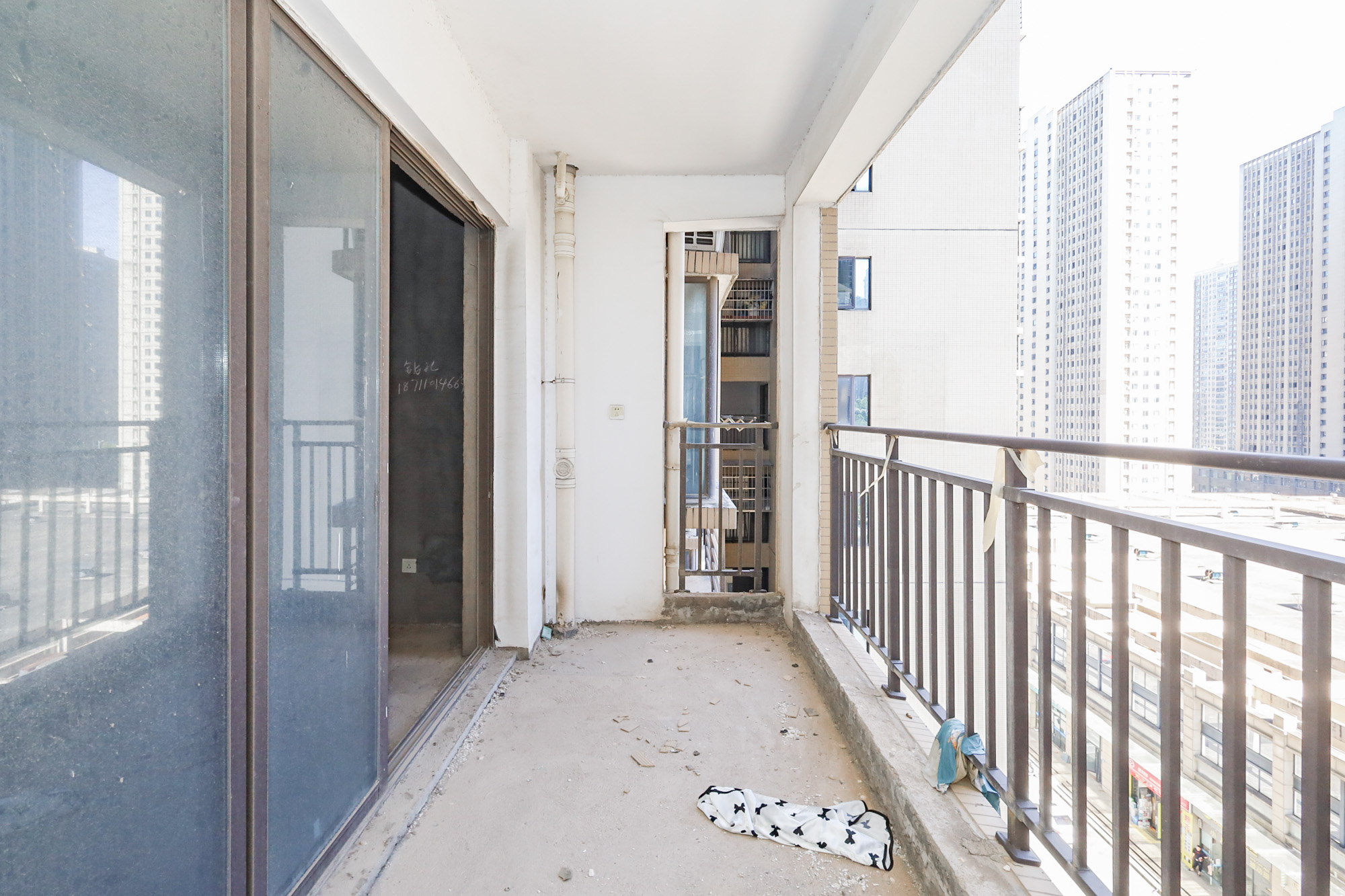 钰龙天下二期(钰龙佳园) 4室2厅2卫 275.0万 钰龙天下二期(钰龙佳园) 4室2厅2卫 275.0万阳台