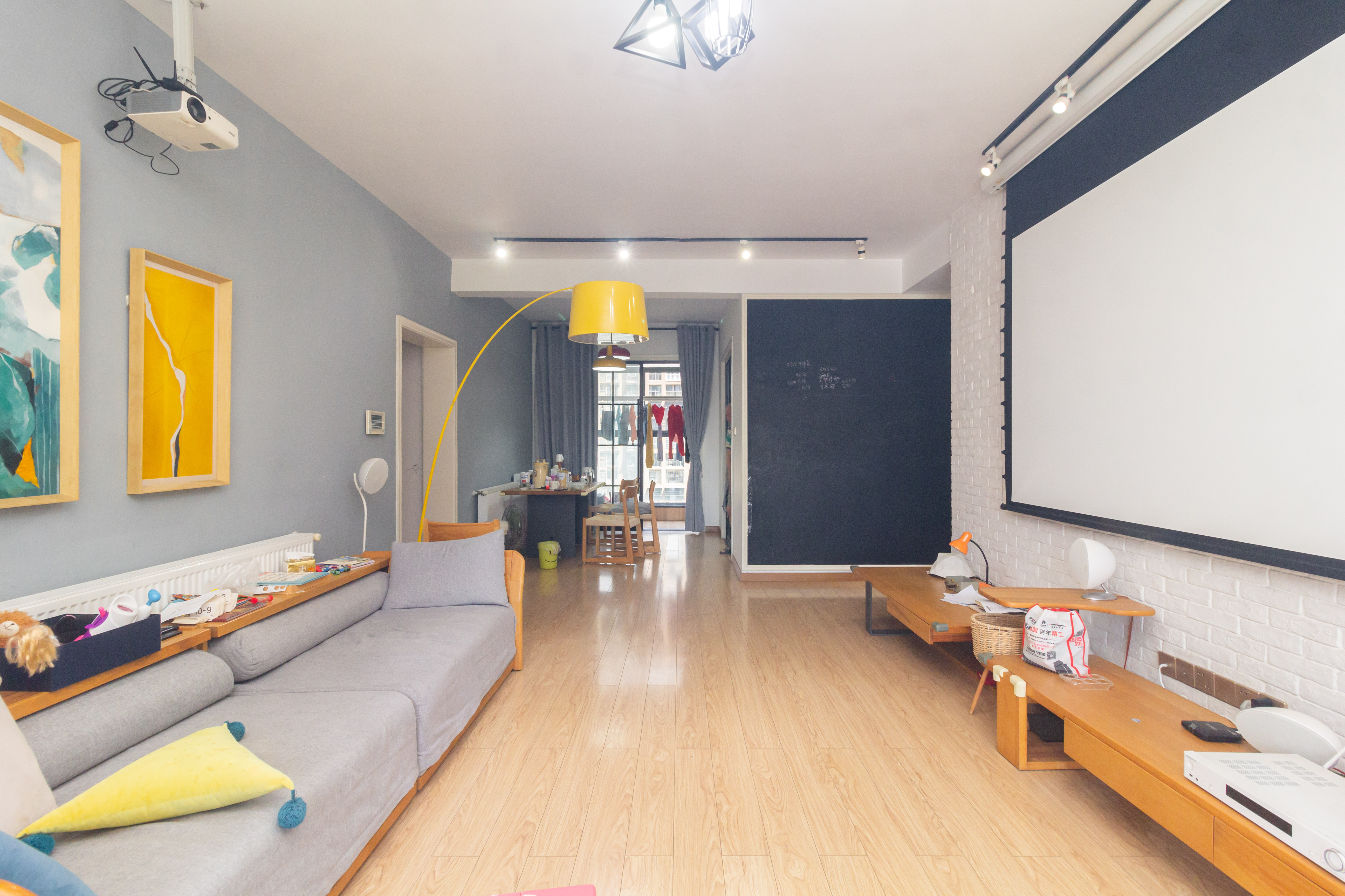 辉煌国际城一期 3室2厅2卫 120.0万 辉煌国际城一期 3室2厅2卫 120.0万客厅