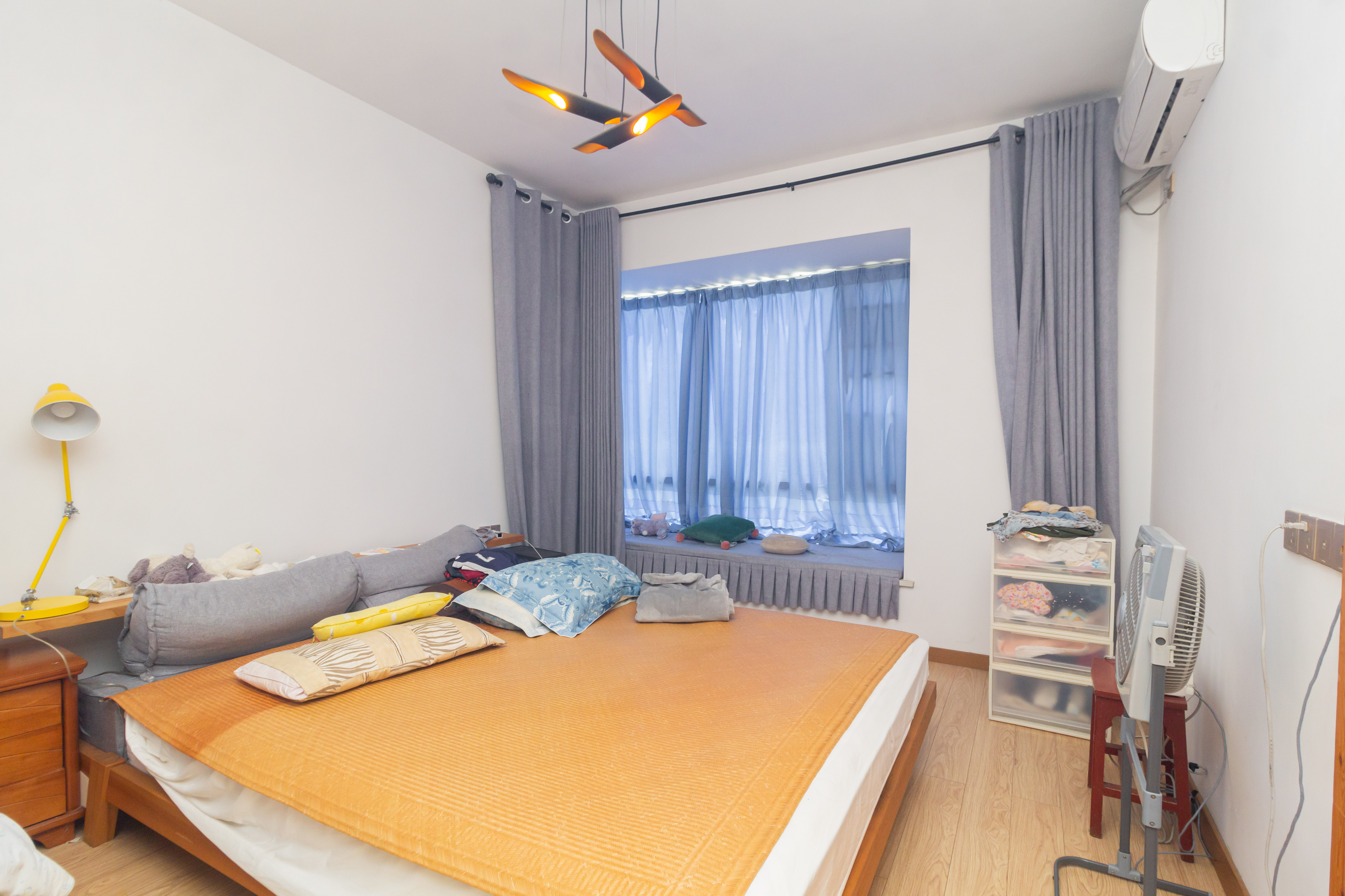 辉煌国际城一期 3室2厅2卫 120.0万 辉煌国际城一期 3室2厅2卫 120.0万卧室