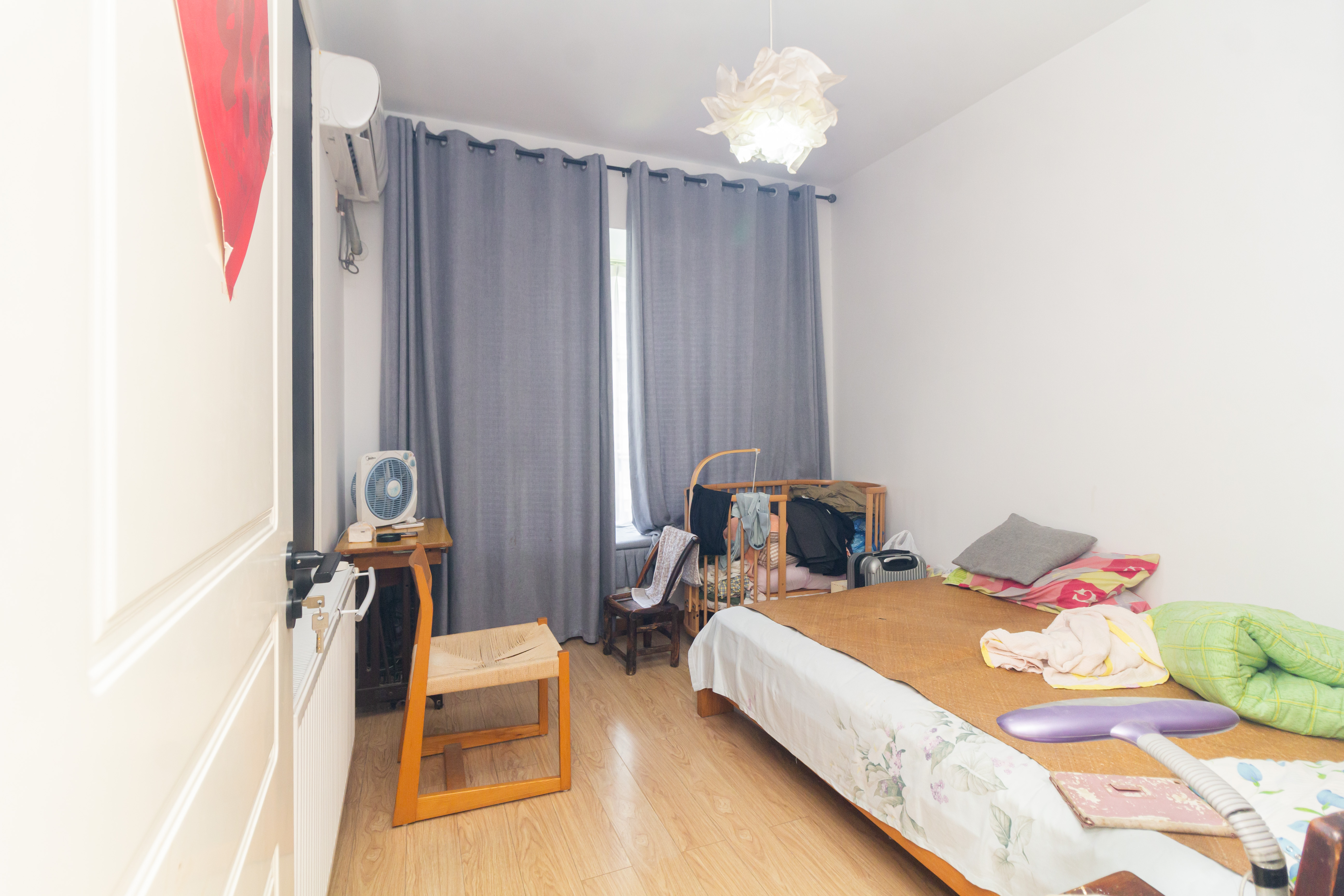 辉煌国际城一期 3室2厅2卫 120.0万 辉煌国际城一期 3室2厅2卫 120.0万卧室