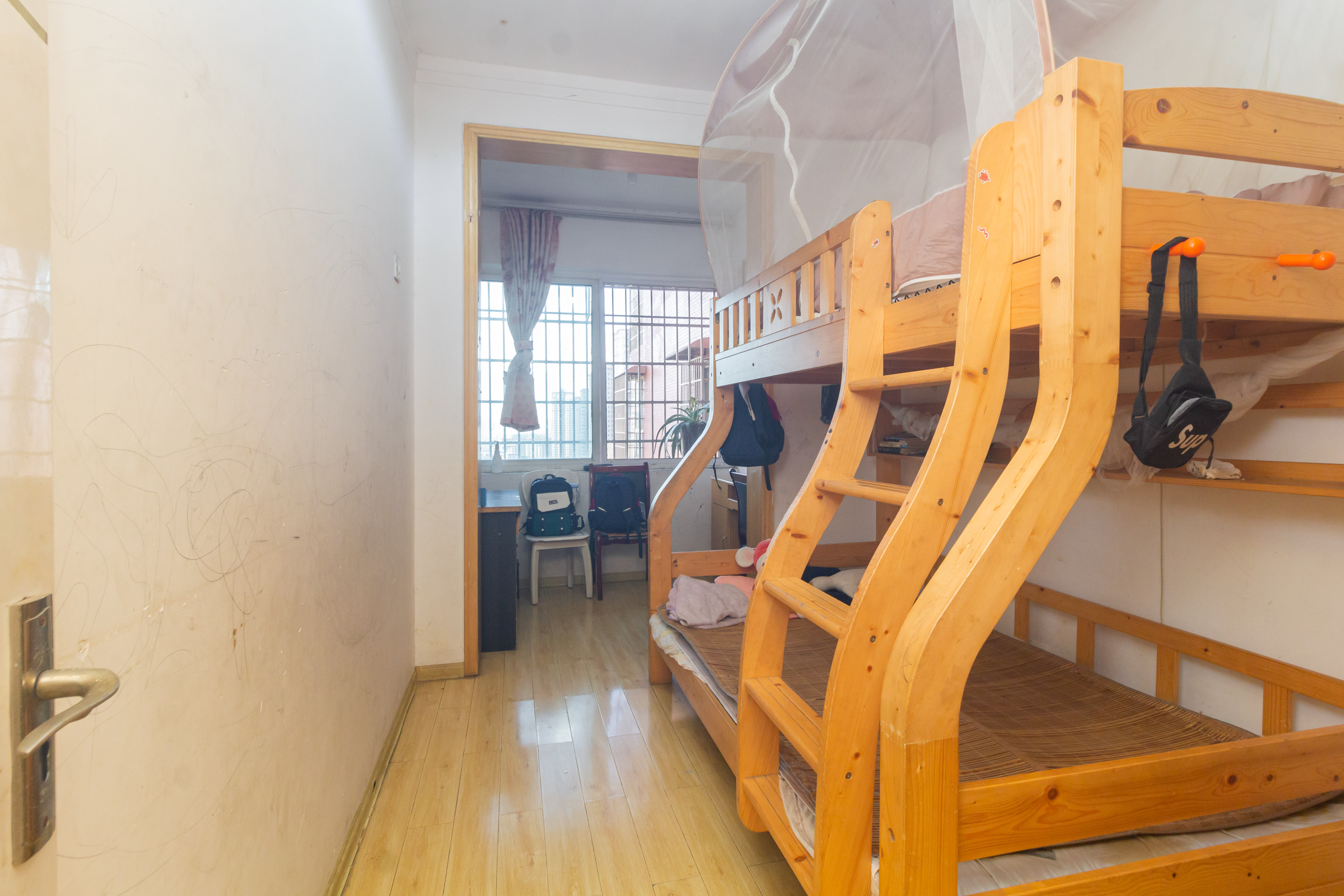 东城名苑 3室2厅2卫 64.8万 东城名苑 3室2厅2卫 64.8万卧室