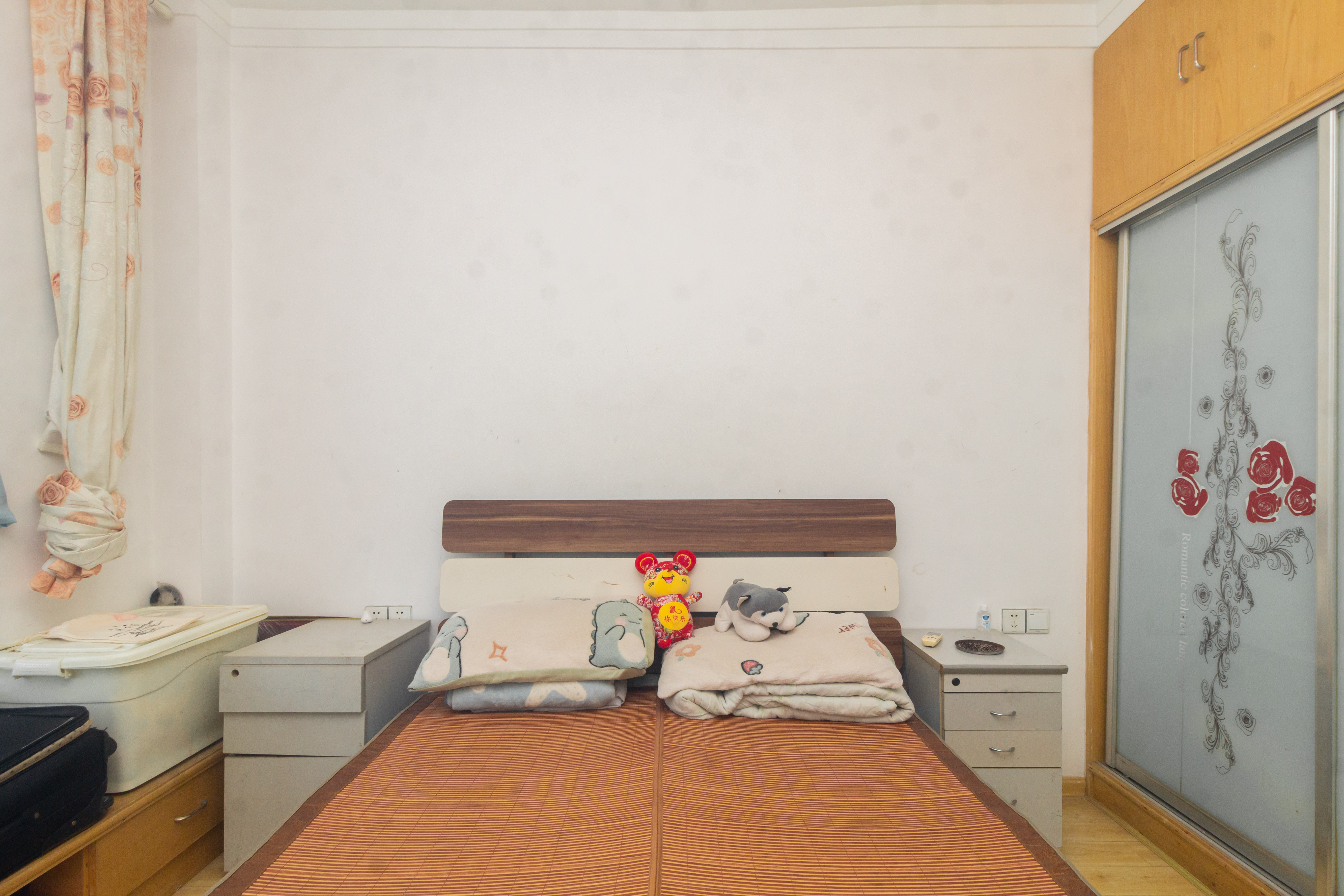 东城名苑 3室2厅2卫 64.8万 东城名苑 3室2厅2卫 64.8万卧室