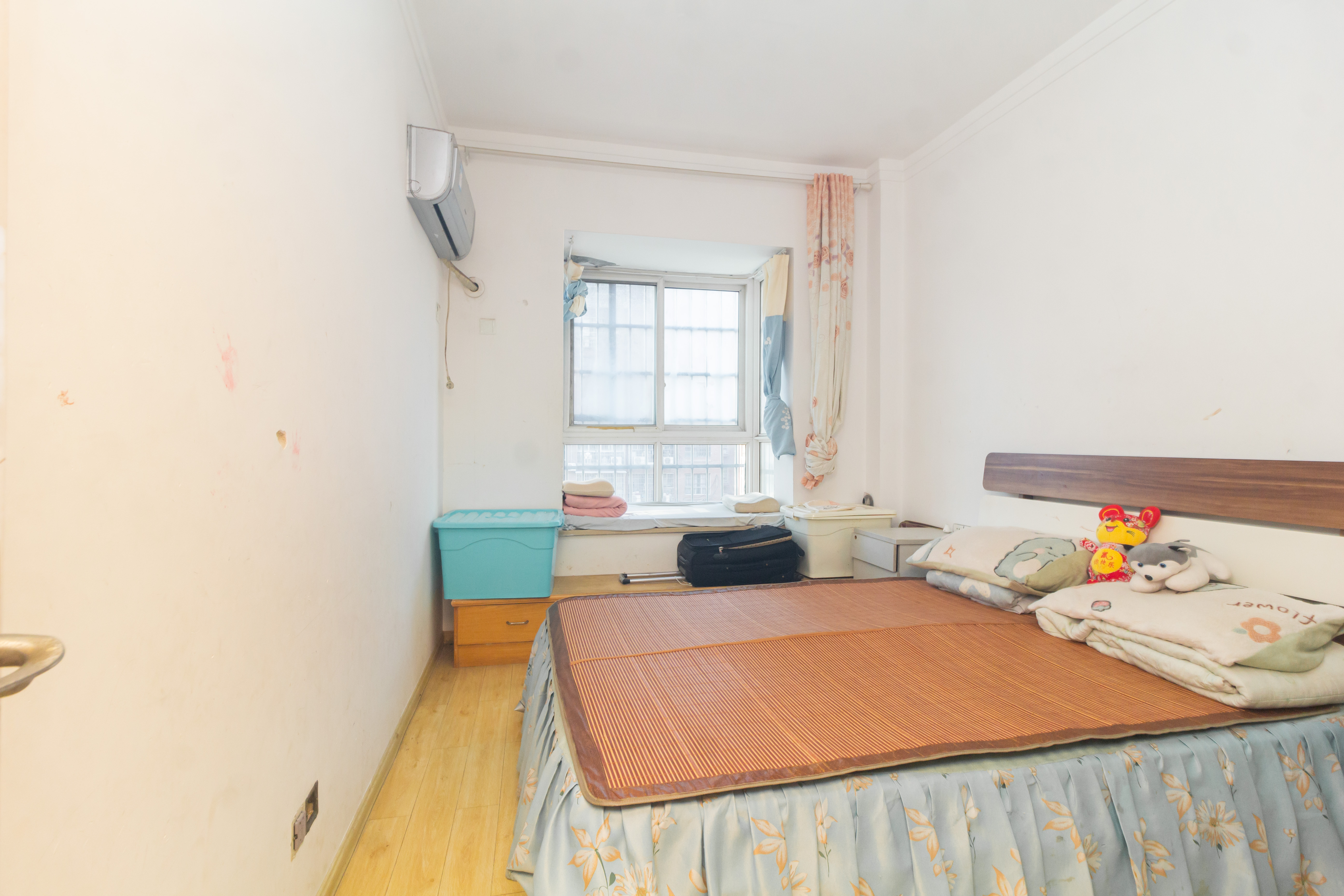 东城名苑 3室2厅2卫 64.8万 东城名苑 3室2厅2卫 64.8万卧室