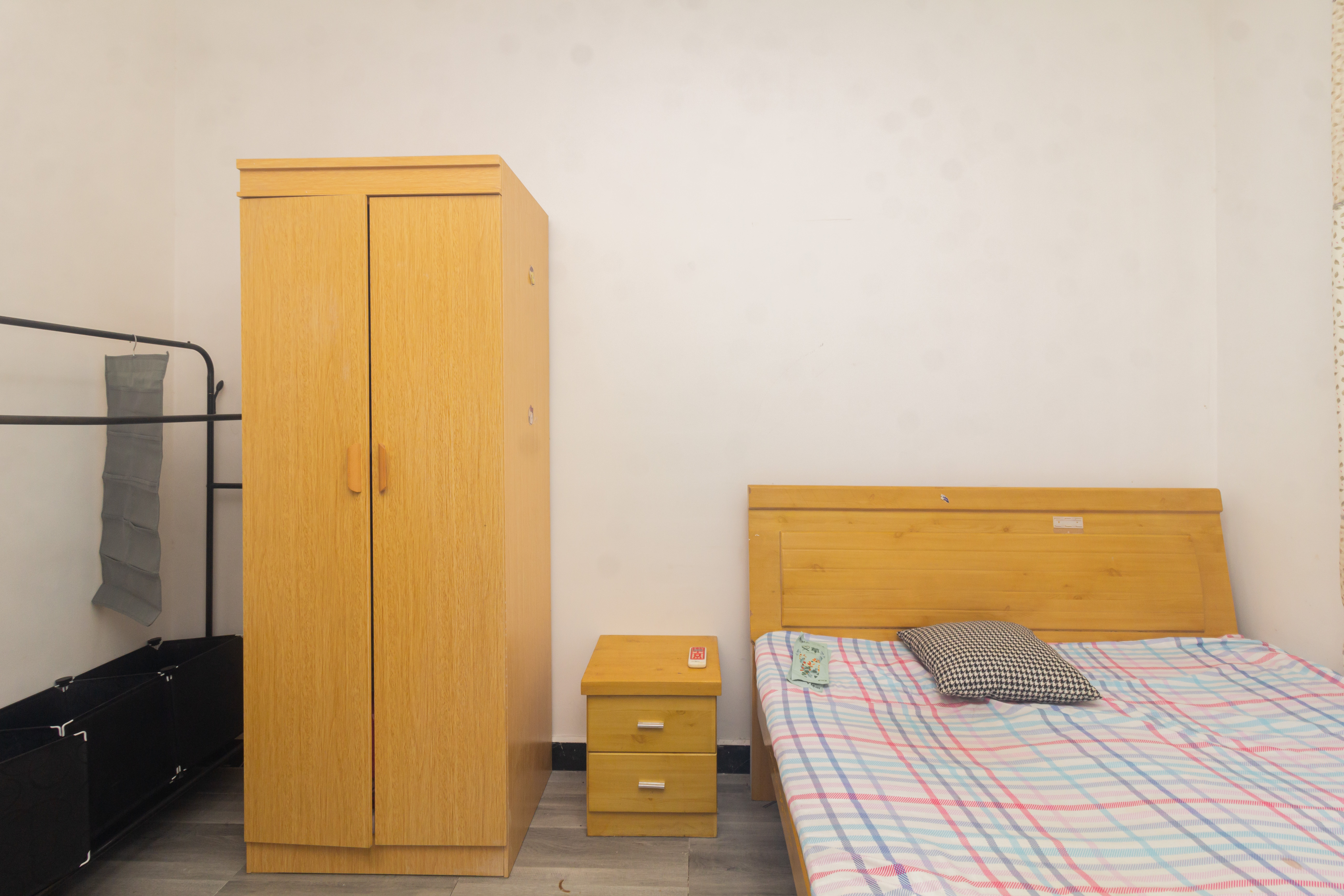 东业苹果社区  4室2厅1卫   78.00万卧室
