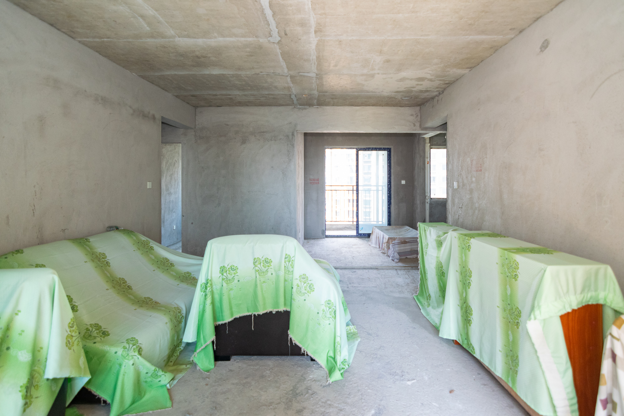 大汉公园里(大汉幸福佳园)  4室2厅2卫    79.8万 大汉公园里(大汉幸福佳园)  4室2厅2卫    79.8万客厅