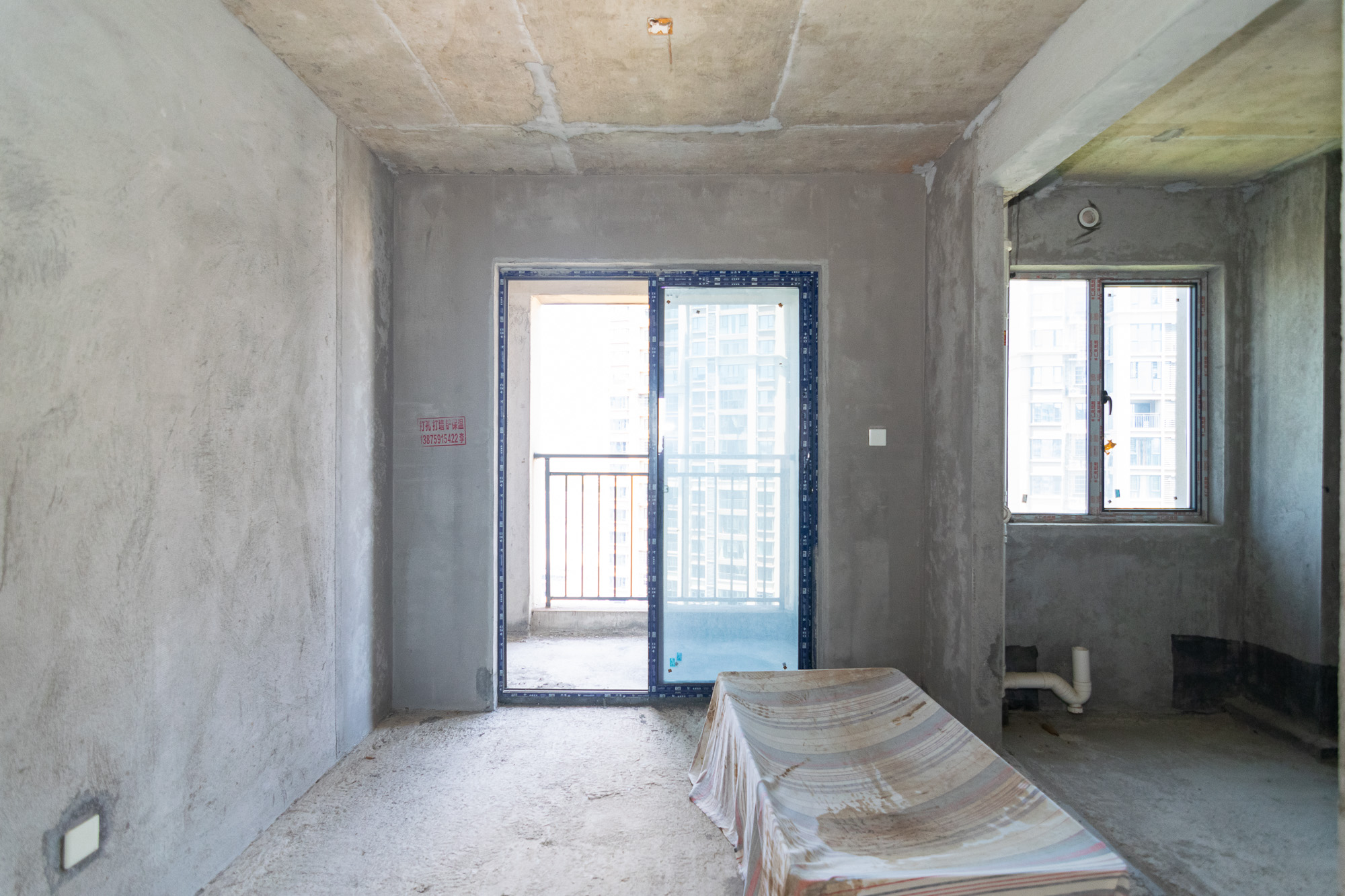 大汉公园里(大汉幸福佳园)  4室2厅2卫    79.8万 大汉公园里(大汉幸福佳园)  4室2厅2卫    79.8万客厅